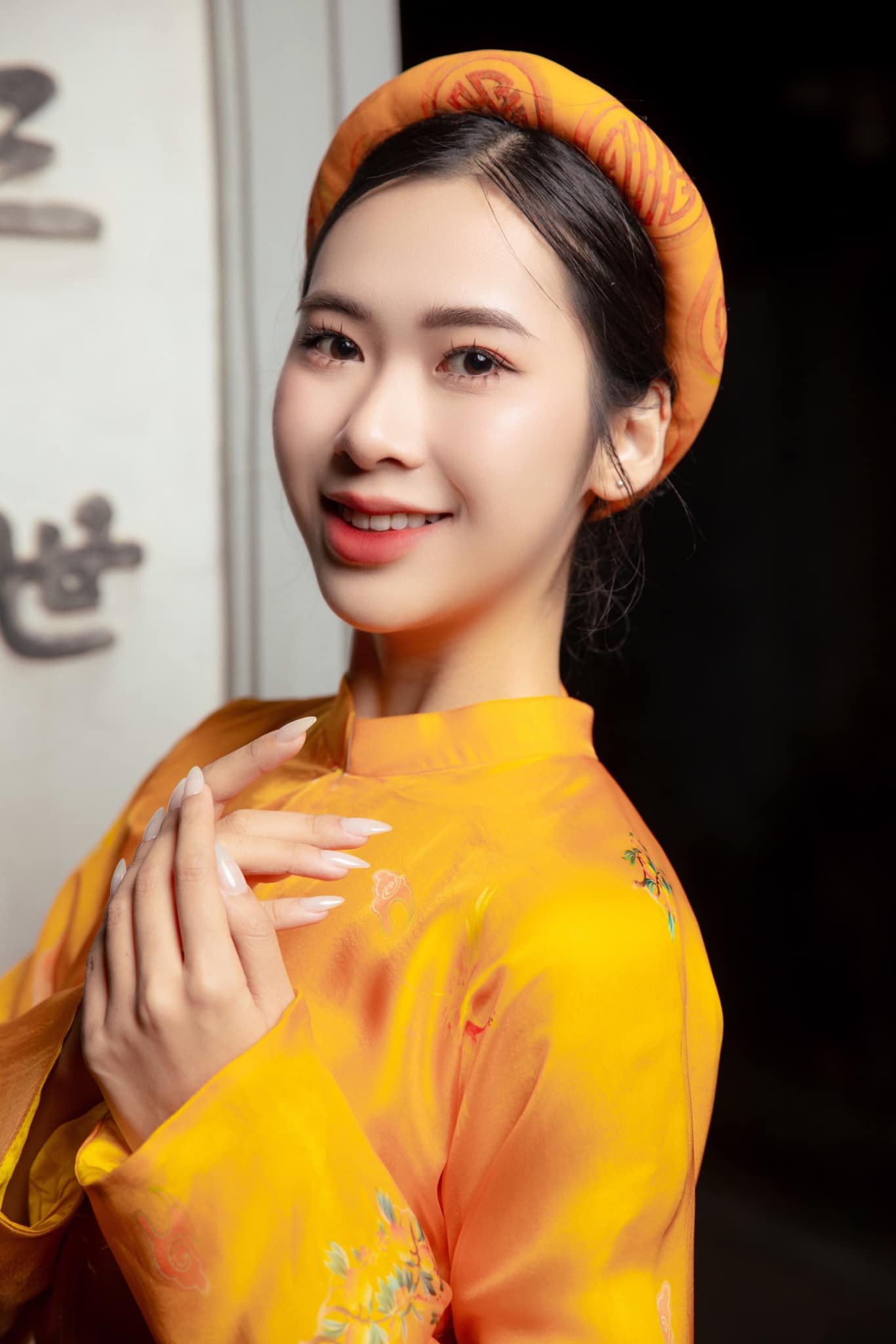 "Tôi ấn tượng với dự án Cõng điện lên bản của chị Đỗ Mỹ Linh. Đây là dự án nhân ái tôi rất tâm đắc, được nhìn thấy niềm vui và hình ảnh những bà con vùng núi khi có điện làm tôi xúc động. Hình ảnh đó đã thôi thúc tôi phải làm một việc gì đó có ý nghĩa cho cuộc sống. Đặc biệt là việc giúp đỡ bà con ở vùng dân tộc thiểu số còn nhiều khó khăn”, cô nói.