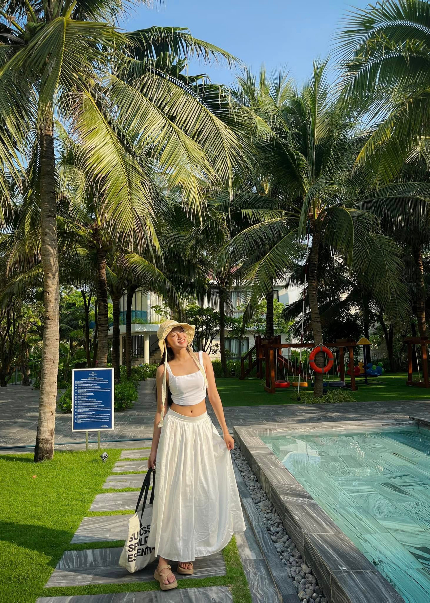 Trúc Linh là cán bộ Đoàn năng nổ ngay từ khi còn là học sinh THPT với chức danh Ủy Viên BCH Đoàn trường THCS &amp; THPT Chu Văn An, giành giải Nhì hoạt động ngoại khóa nâng cao năng lực tiếng Anh cho đoàn viên, thanh niên năm 2020-2021, nhiều năm liền được khen thưởng là Đoàn viên xuất sắc trong công tác Đoàn và phong trào thanh niên…