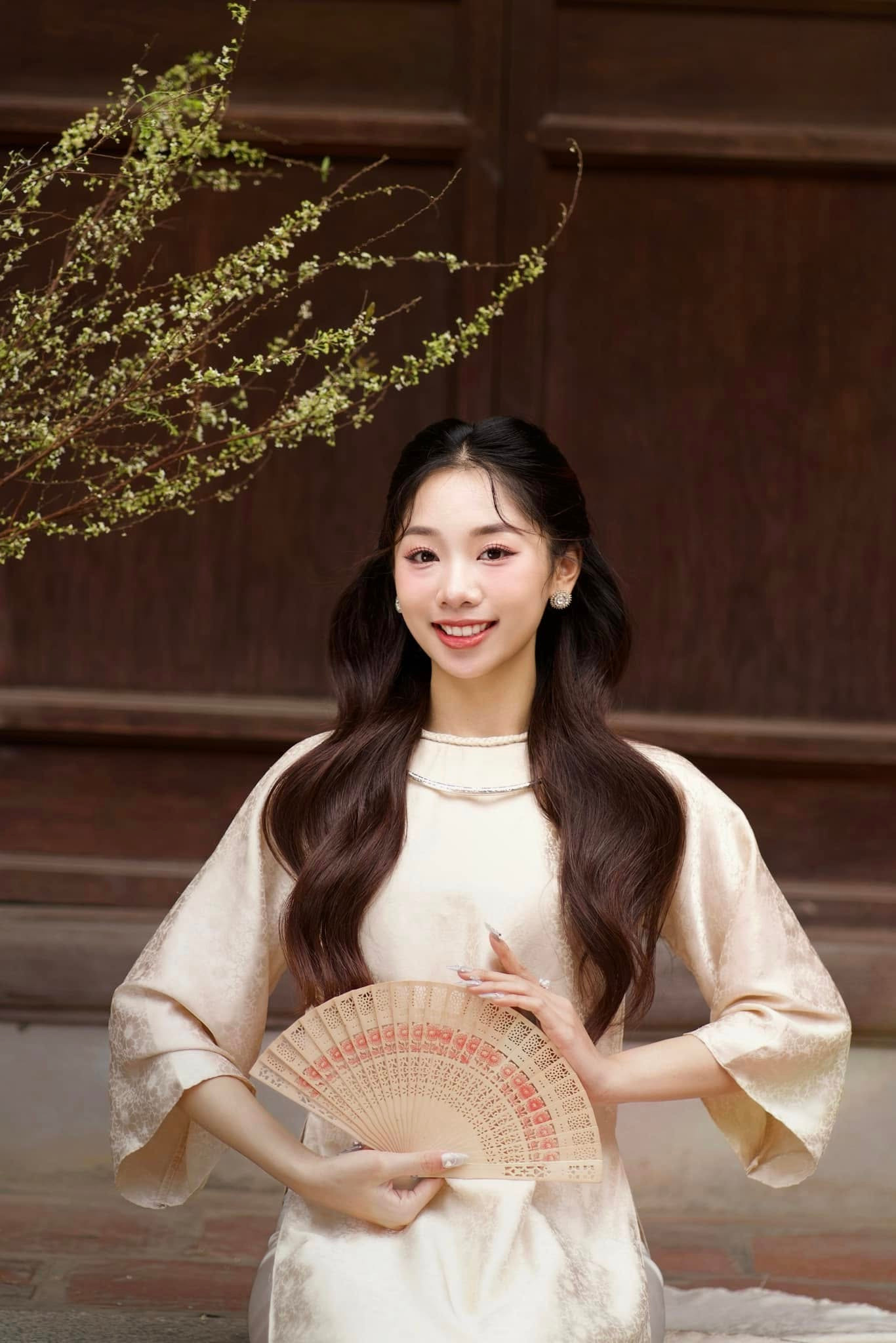 Từ nhỏ, Thùy Dương đã hiểu rõ đam mê của mình. Dù gia đình không có ai hoạt động trong lĩnh vực nghệ thuật, cô vẫn quyết tâm theo học múa. Lên đại học, Thùy Dương đăng ký tham gia câu lạc bộ MC và thời trang.