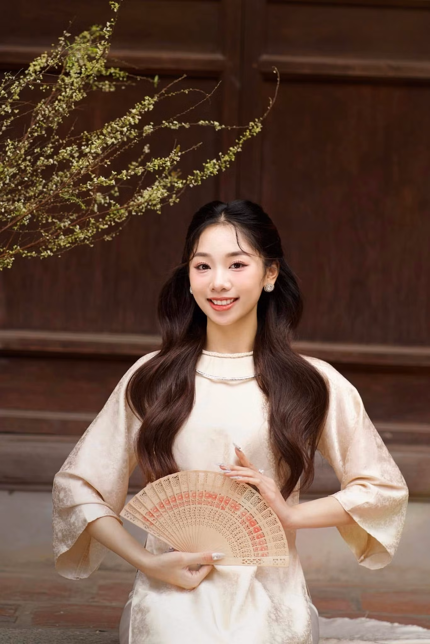 Từ nhỏ, Thùy Dương đã hiểu rõ đam mê của mình. Dù gia đình không có ai hoạt động trong lĩnh vực nghệ thuật, cô vẫn quyết tâm theo học múa. Lên đại học, Thùy Dương đăng ký tham gia câu lạc bộ MC và thời trang.
