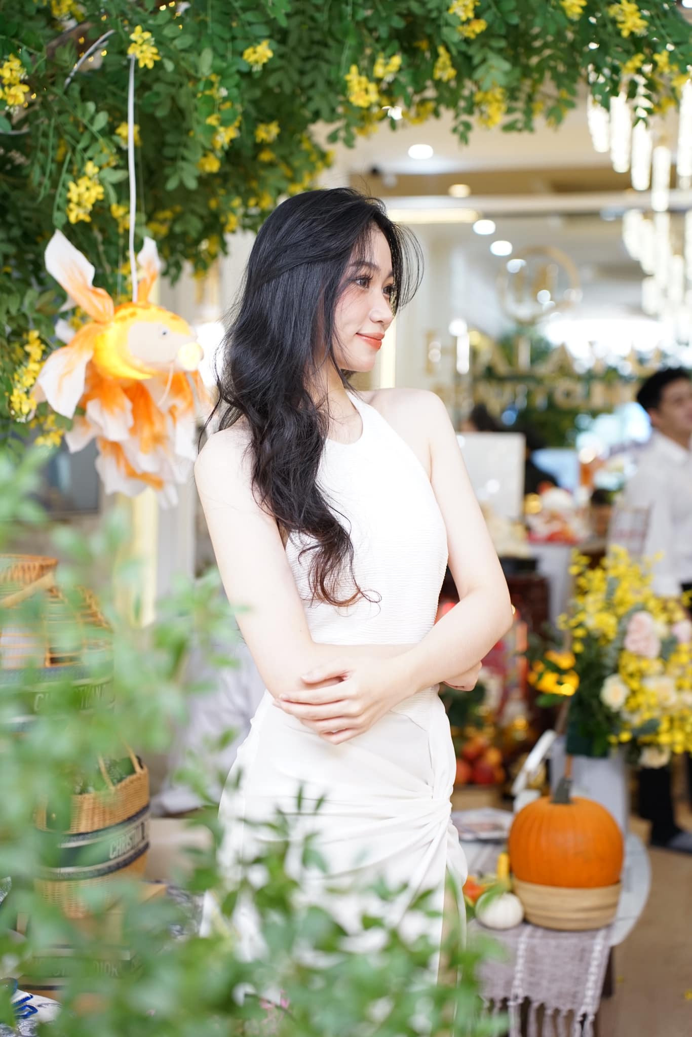 Trước khi tham gia các cuộc thi nhan sắc, Huyền Cơ cho biết mình là cô gái rụt rè, nhút nhát. Cô quyết định đăng ký vào phút chót. "Tôi đã phân vân rất nhiều vì không biết bản thân có làm được hay không", cô nói.