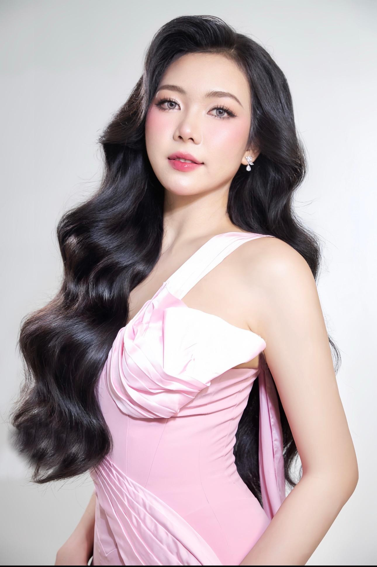 Ngọc Ánh là sinh viên Đại học Công nghệ TPHCM, đồng thời là người mẫu tự do.