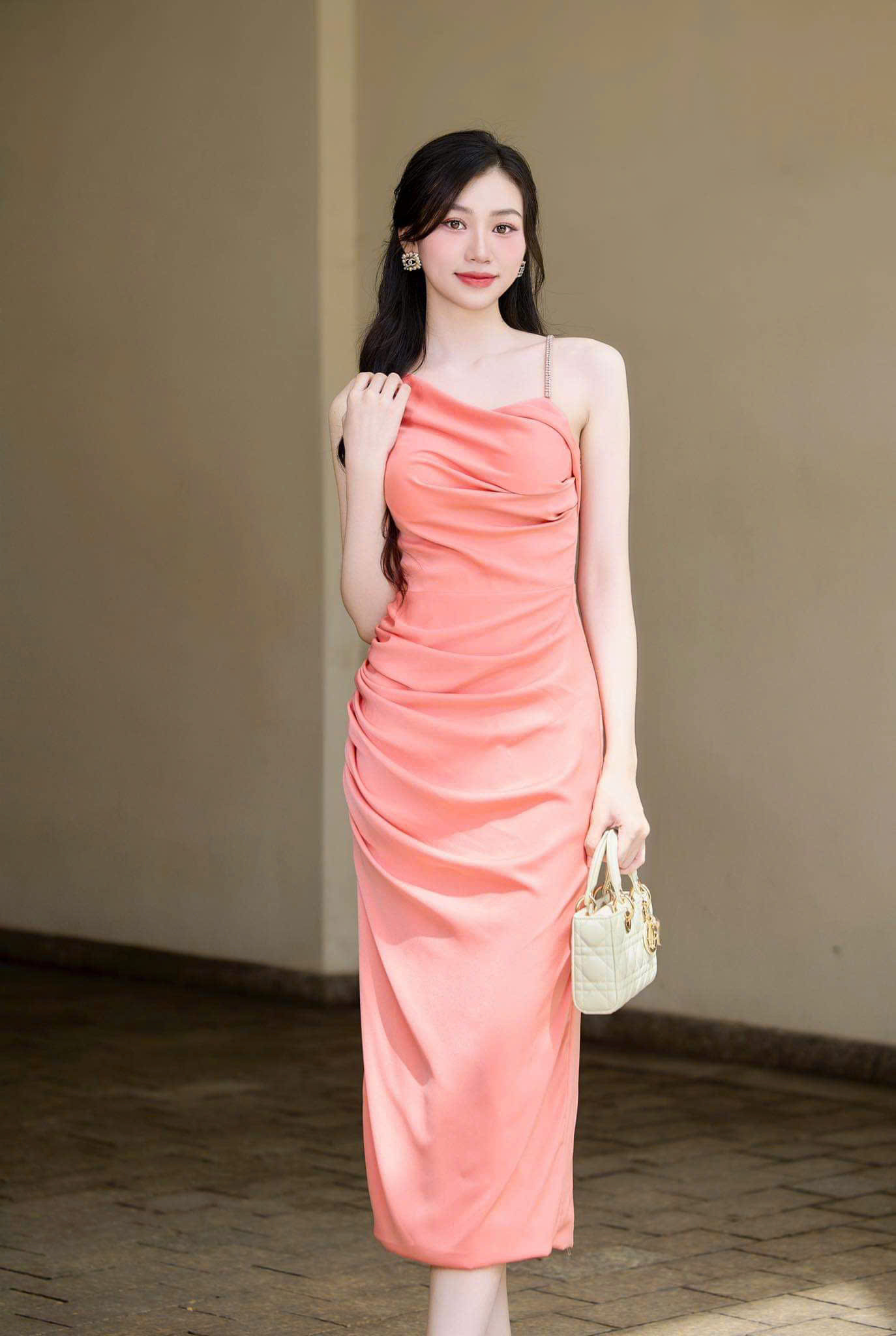 Huyền Cơ tích cực tham gia nhiều hoạt động ngoại khóa. Cô từng là Đại sứ Chiến dịch tình nguyện Mùa Hè Xanh 2024 của ĐH Tài chính - Marketing và cùng đồng đội giành giải Nhất tại chương trình Đi an toàn, về hạnh phúc do Đài Truyền hình TPHCM tổ chức.