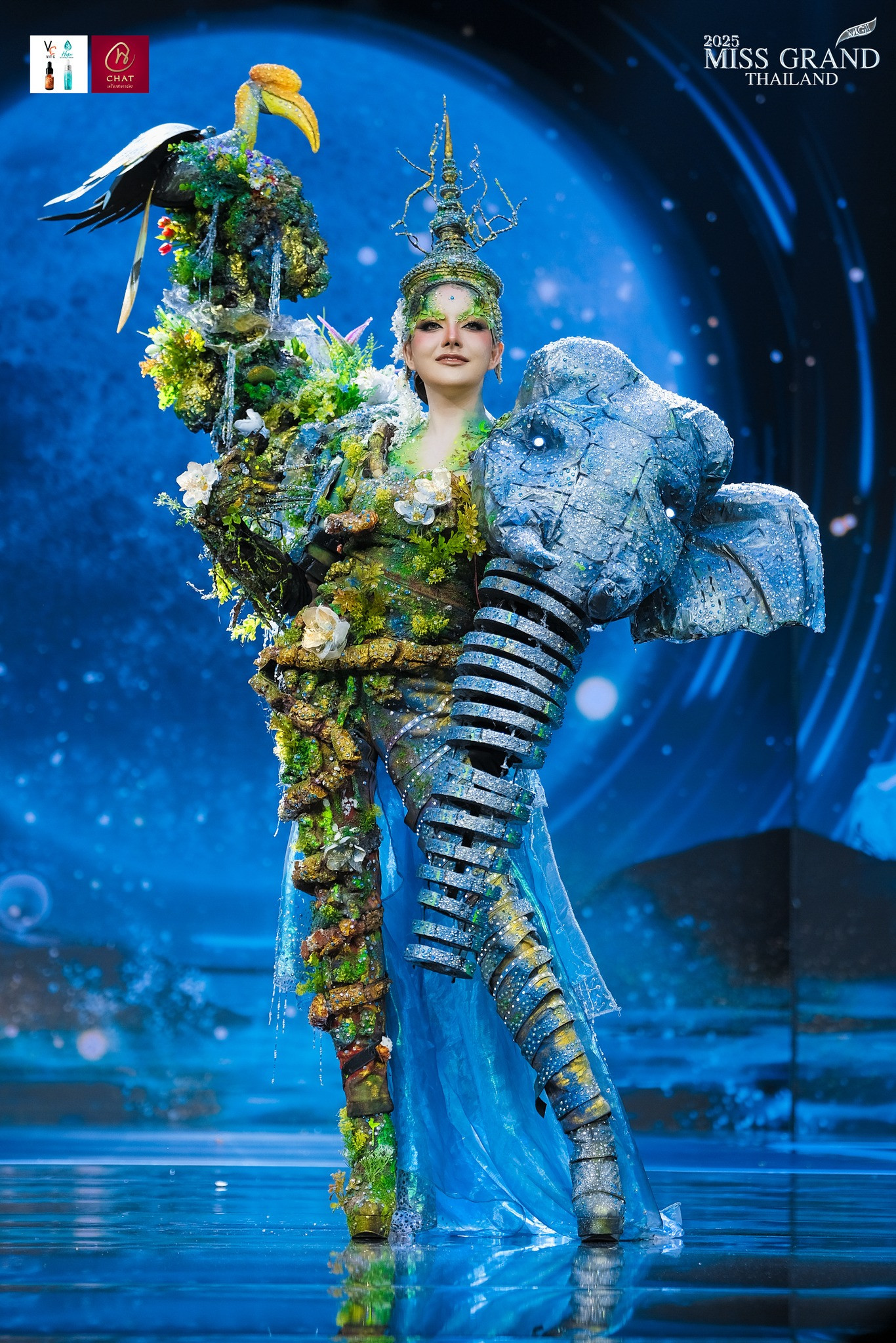 Hình ảnh loài voi, cá sấu được các thí sinh tái hiện sinh động bằng những bộ trang phục cầu kỳ.