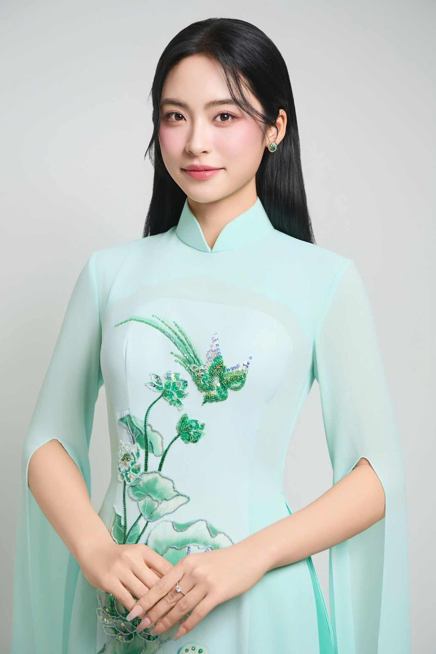 Tại sơ khảo phía Bắc, Vân Nhi gây ấn tượng với chiều cao nổi bật và nhan sắc thanh lịch, trong trẻo. Cô có gương mặt hài hòa với đôi mắt sáng, thông minh.