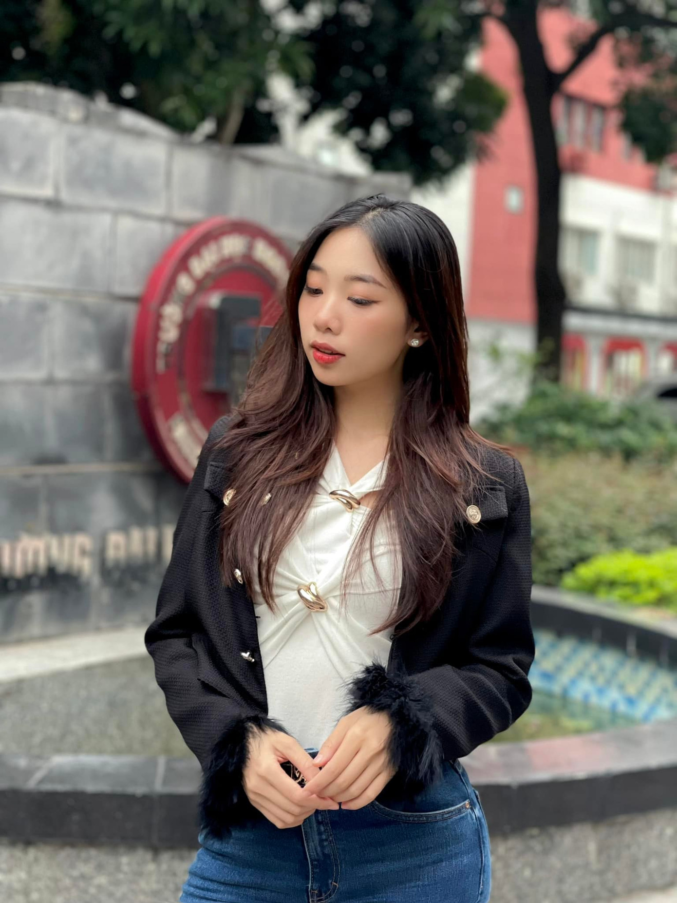 Thùy Dương từng đạt nhiều thành tích như giải Nhất và giải phụ Tài năng ở cuộc thi Học sinh thanh lịch tài năng giỏi giang tại Trường THPT Nguyễn Bỉnh Khiêm, top 12 Duyên dáng Ngoại thương, Top 5 Hoa khôi Tài năng, Top 6 Hoa khôi Thương trường, Hoa khôi có màn trình diễn trang phục ấn tượng nhất…