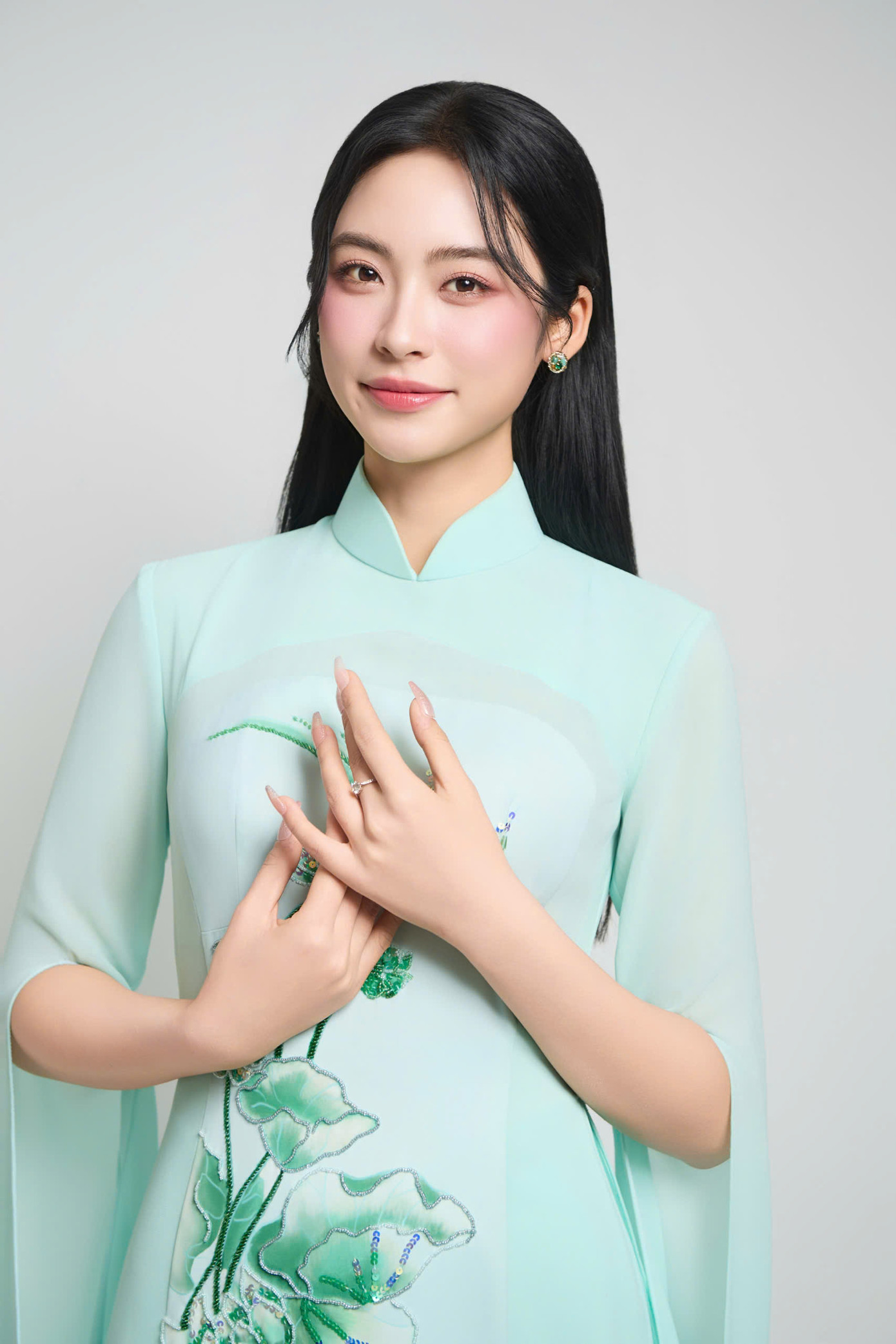 Tại sơ khảo phía Bắc, Vân Nhi gây ấn tượng với chiều cao nổi bật và nhan sắc thanh lịch, trong trẻo. Cô có gương mặt hài hòa với đôi mắt sáng, thông minh.