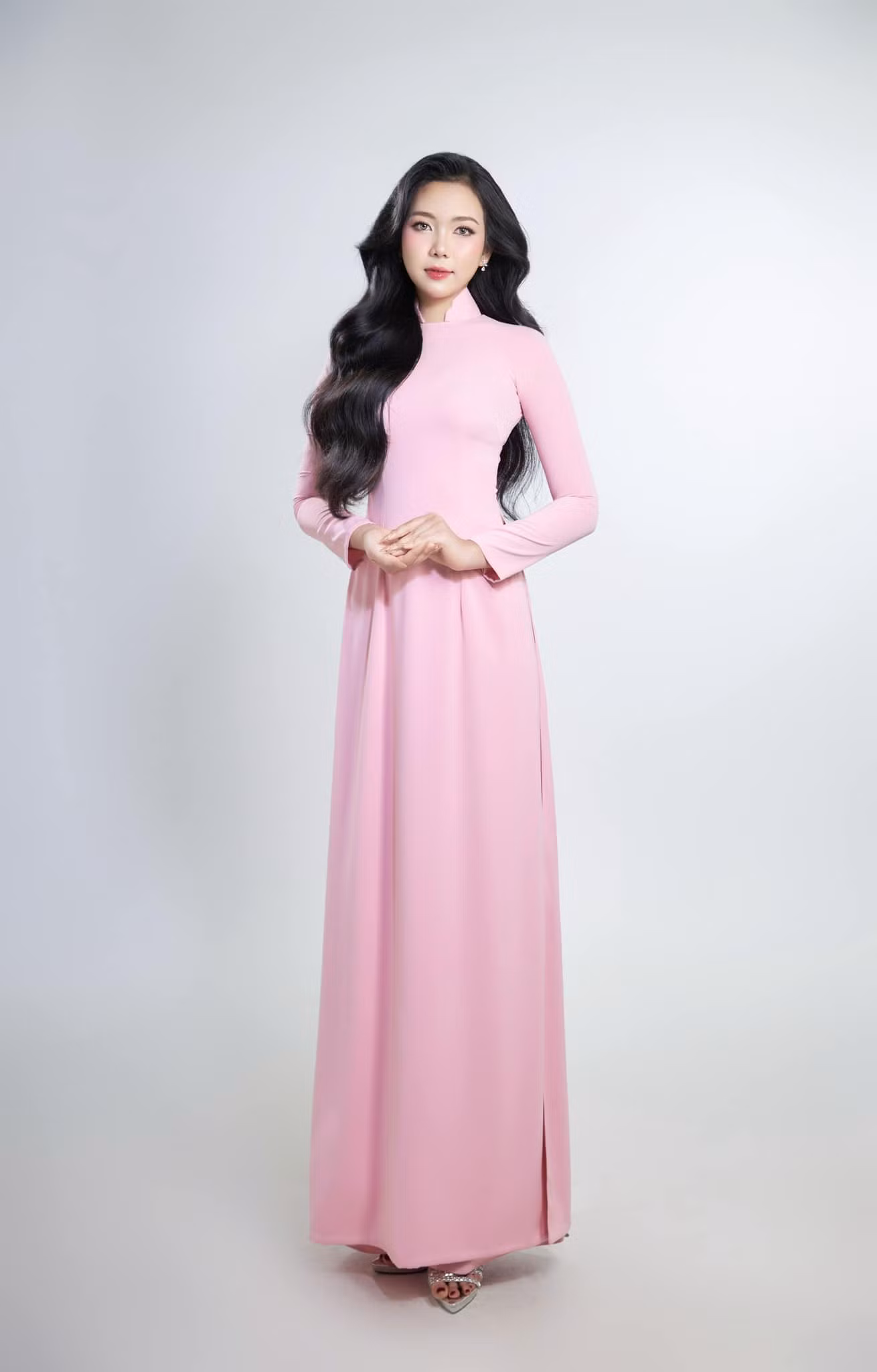 Trước đó, Ngọc Ánh chia sẻ cô cao 1,8 m. Sau khi đo nhân trắc học ở sơ khảo phía Nam, chỉ số chiều cao của cô gái Huế là 1,77 m.