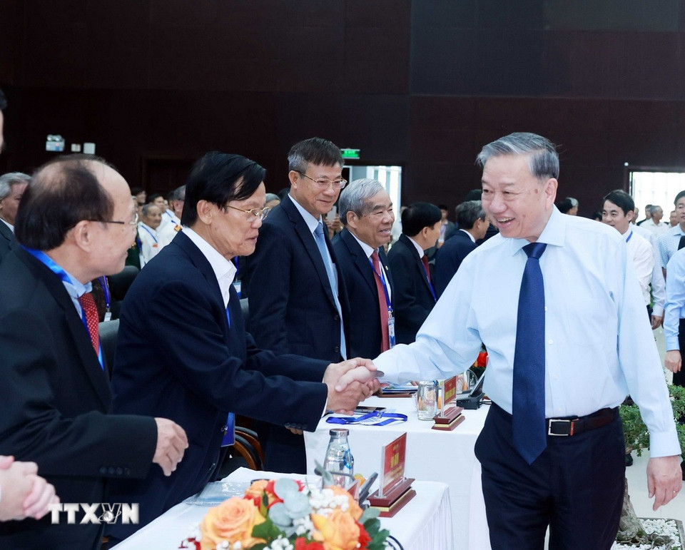 Tổng Bí thư Tô Lâm với các đại biểu. (Ảnh: Thống Nhất/TTXVN) Tổng Bí thư Tô Lâm với các đại biểu. (Ảnh: Thống Nhất/TTXVN)