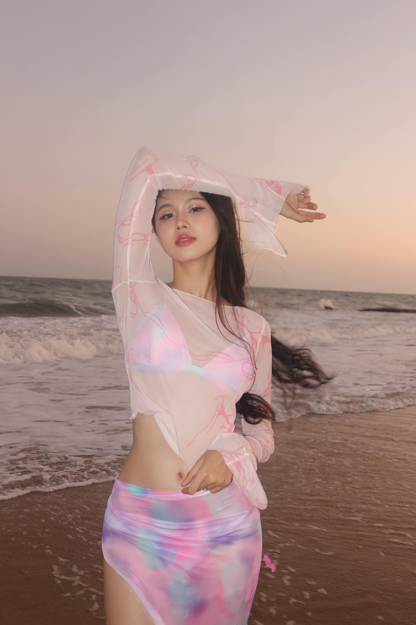 Trên trang cá nhân, Bảo Hà tích cực đăng tải những hình ảnh street style.