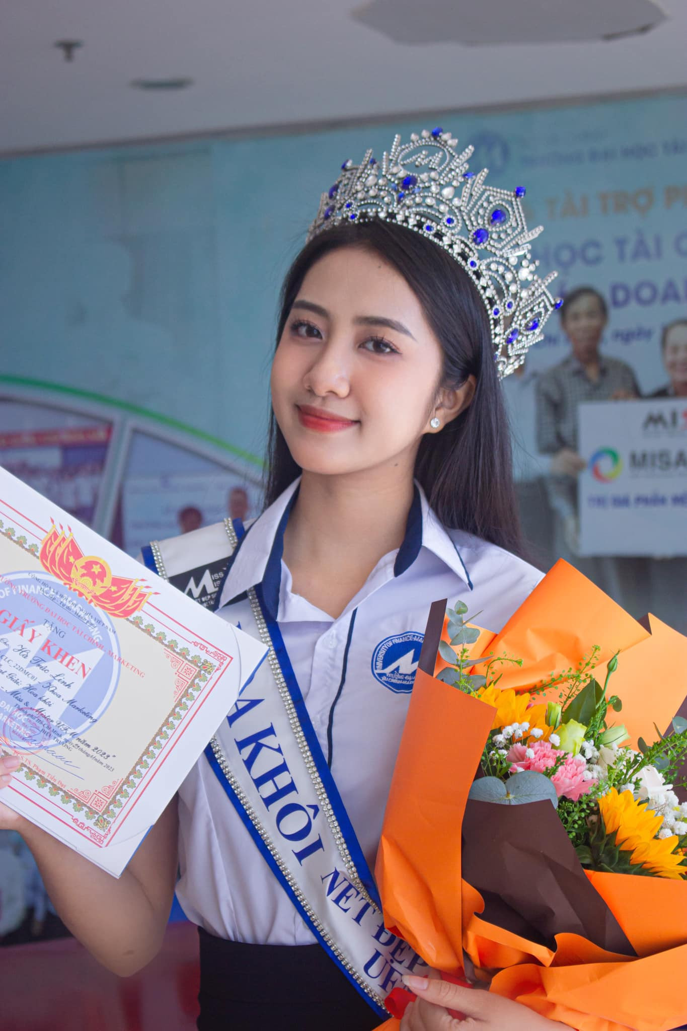 Trước đó tại ngày hội tuyển sinh Hoa hậu Việt Nam 2024 ở TPHCM, Hà Trúc Linh gây ấn tượng với vẻ ngoài cá tính, làn da nâu khỏe mạnh. Trúc Linh cho biết cuộc thi Hoa hậu Việt Nam là cơ hội tốt để cô phát triển bản thân, đồng thời cô tự hào khi được là thí sinh của Hoa hậu Việt Nam 2024 - cuộc thi nhan sắc lâu đời và uy tín bậc nhất.