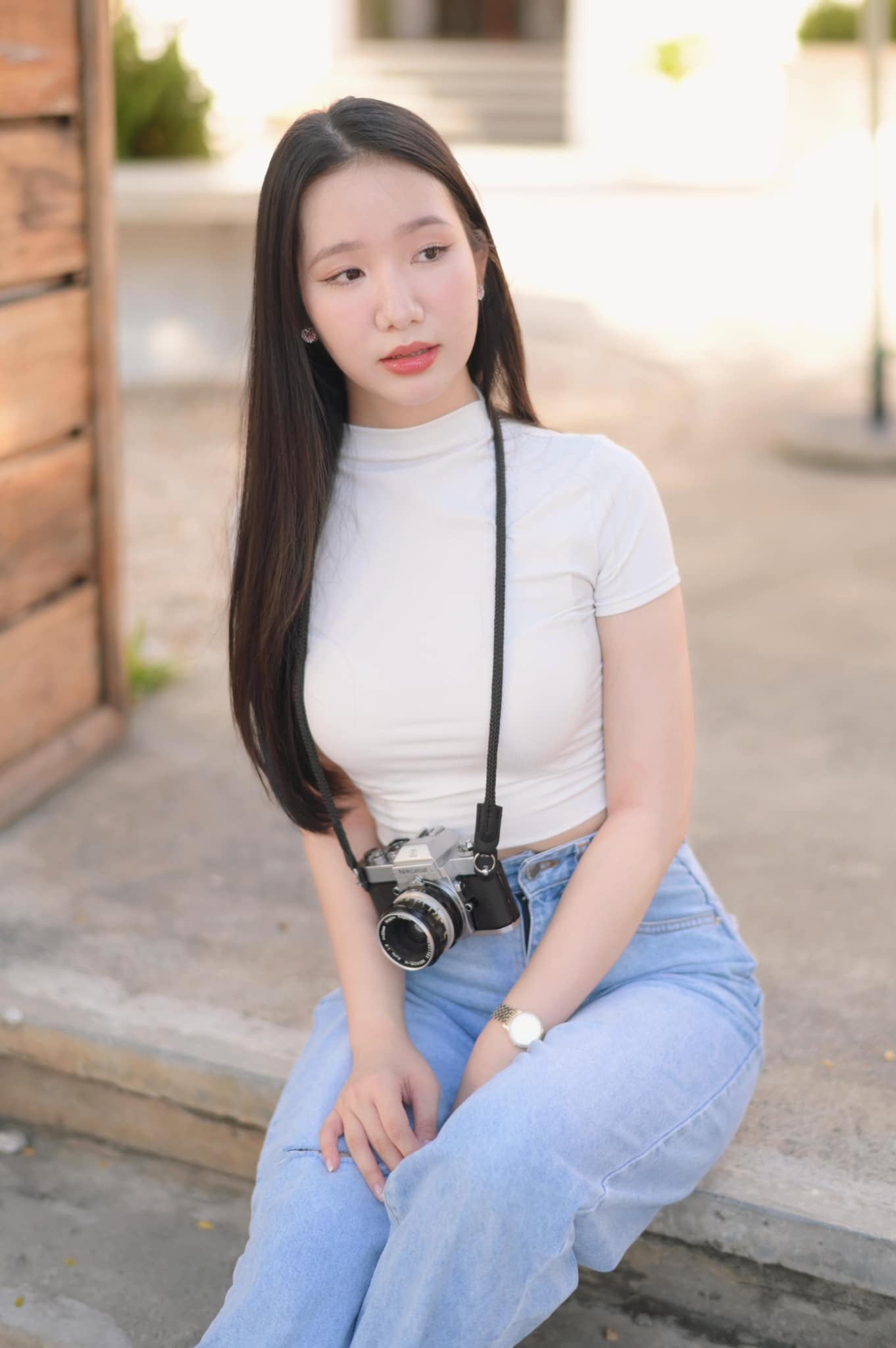 Phương Nhi cao 1,7 m, số đo ba vòng 76-61-91 cm.