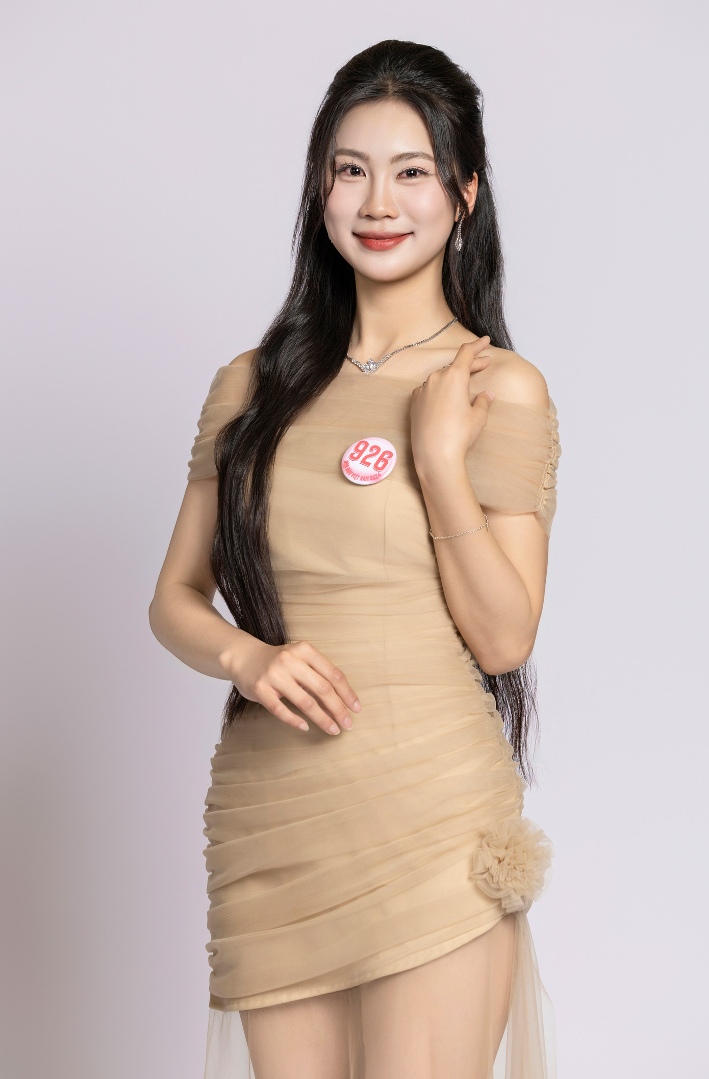 Thí sinh Nguyễn Thị Thu Hằng, SBD 926, sinh năm 2006, đến từ Thanh Hóa, sinh viên Đại học Kinh tế Quốc dân Hà Nội.