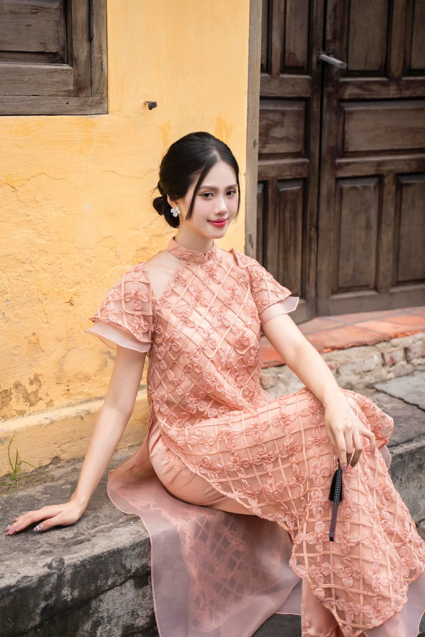 Diệu Huyền nói cô thấy vui khi nhiều người nhận xét cô có ngoại hình giống Hoa hậu Đỗ Thị Hà. &quot;Tôi thấy vui khi được gọi là Đỗ Thị Hà thứ hai. Chị Hà đẹp mà, nên tôi nghĩ mình cũng đẹp. Tuy nhiên, tôi sẽ cố gắng ở hành trình tiếp theo để thuyết phục mọi người mình có cá tính riêng&quot;, cô nói.