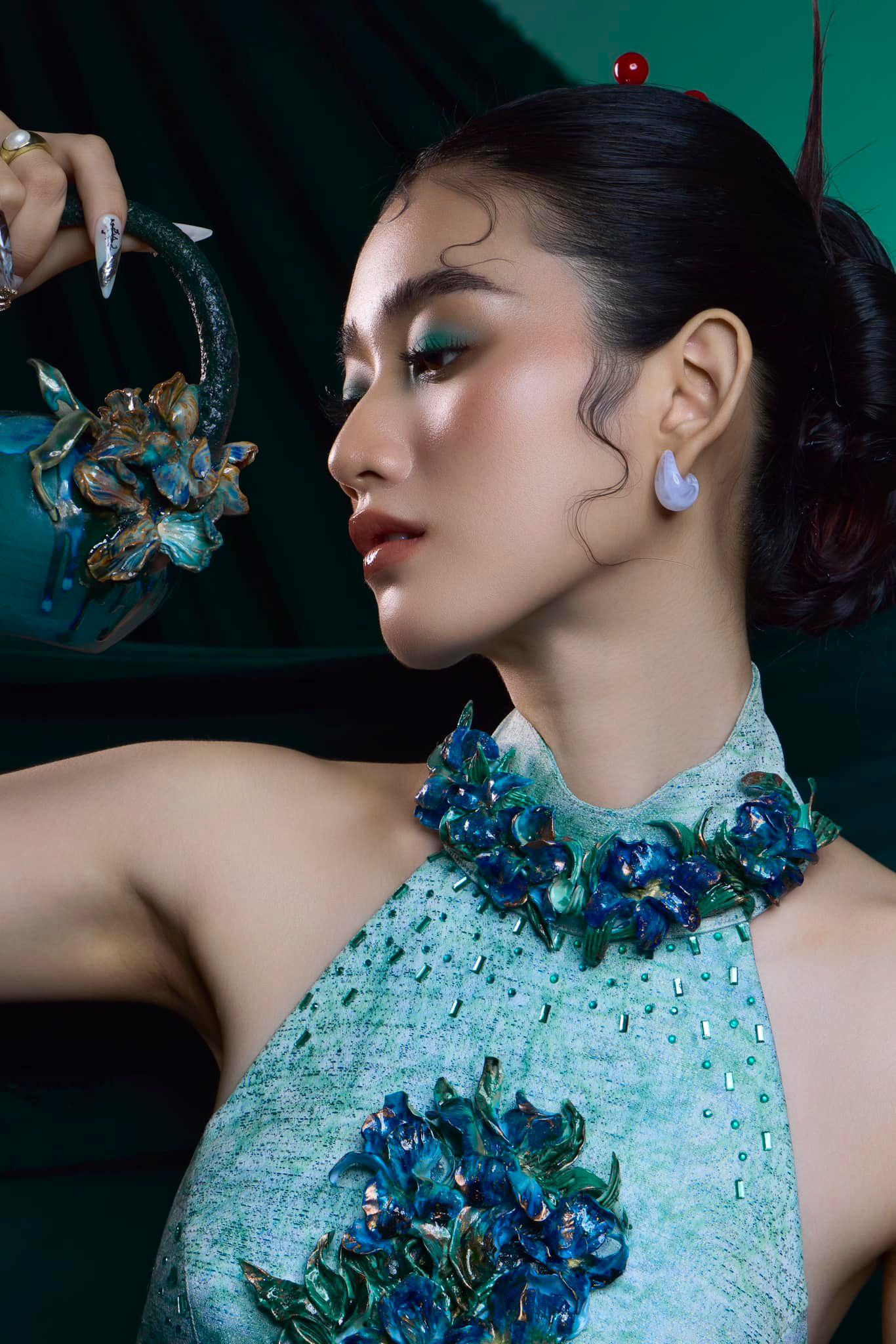 "Chính vì nhận thấy bản thân còn nhiều thiếu sót nên tôi quyết định tham gia cuộc thi lần này để được va chạm nhiều hơn trong cuộc sống và có cơ hội học hỏi, trải nghiệm", cô nói.