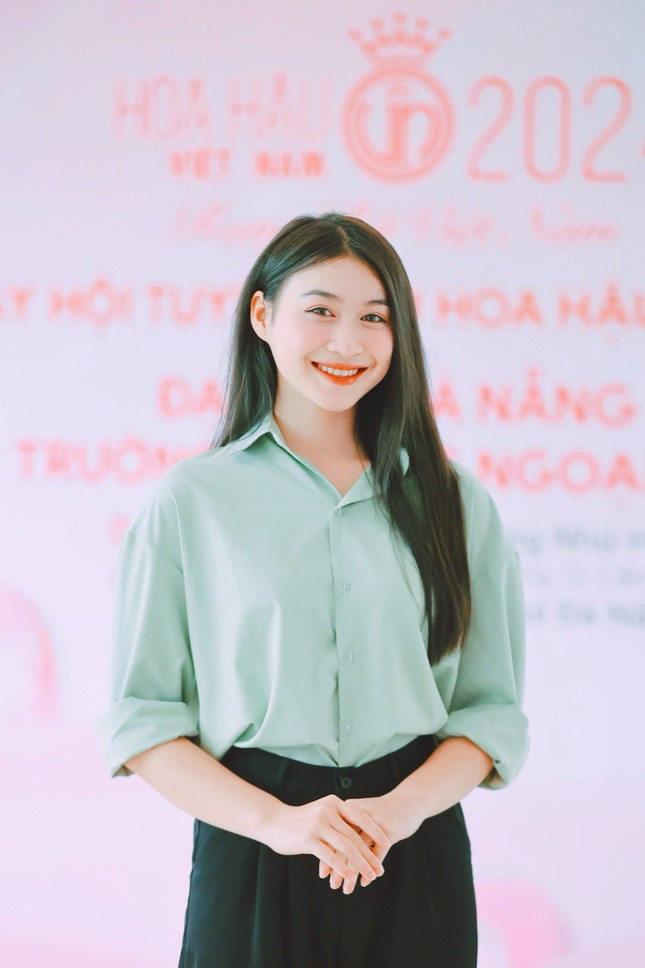 Khi mới vào vòng nhân trắc học, Thanh Xuân có cảm giác lo lắng. Sau khi được các bác sĩ kiểm tra, cô thấy tự tin hơn vì được khen ngợi có nụ cười duyên dáng và làn da mịn màng.