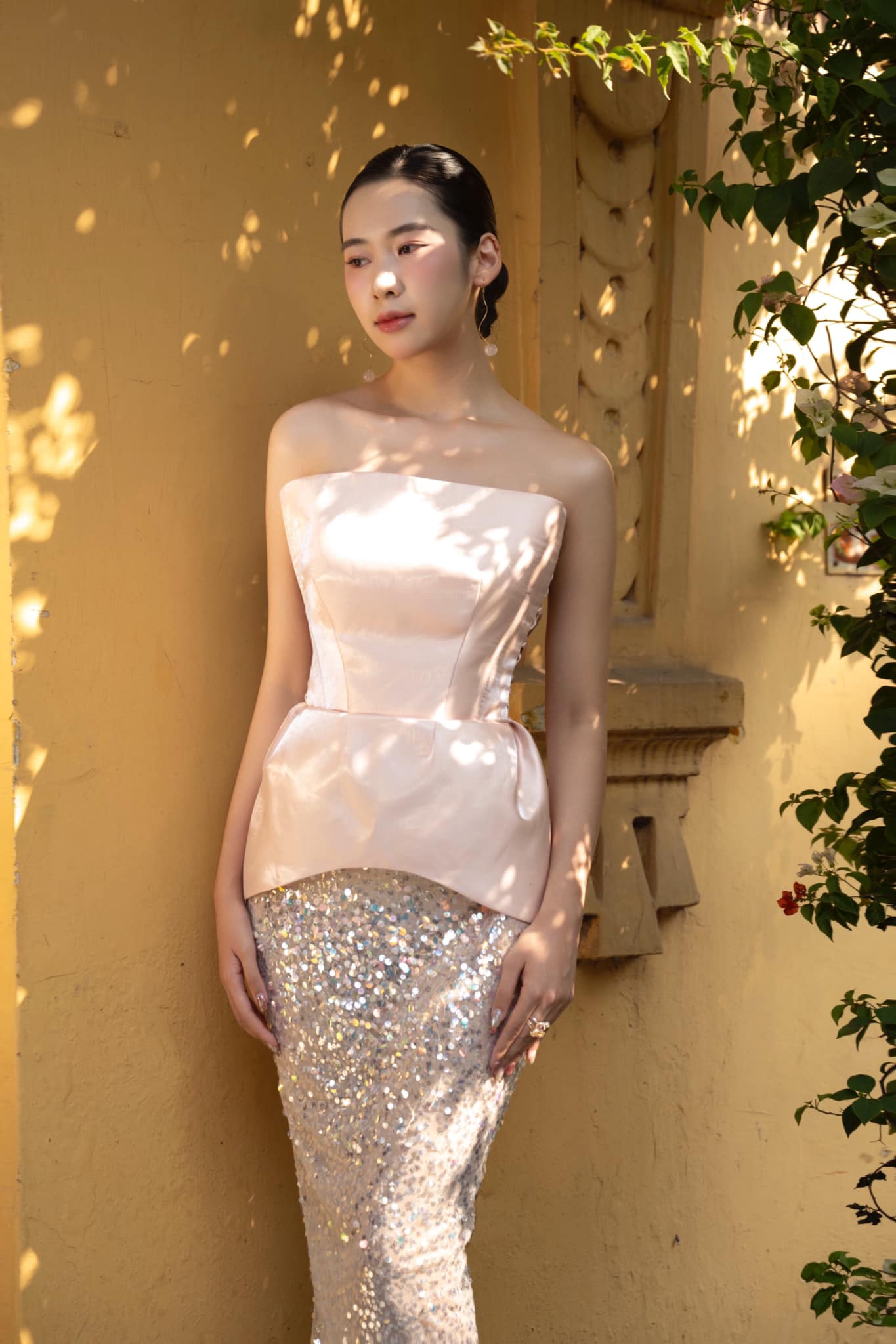 Quý Lan có chiều cao 1,75 m, số đo ba vòng 83-62-94 cm. Cô có gương mặt thanh tú, khả năng giao tiếp tự tin.