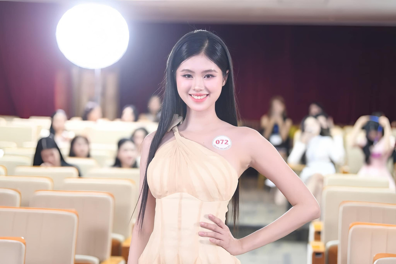 Ở vòng sơ khảo, những hình ảnh của Bảo Hà gây chú ý với khán giả và truyền thông. Cô có nhan sắc ngọt ngào, trong trẻo.