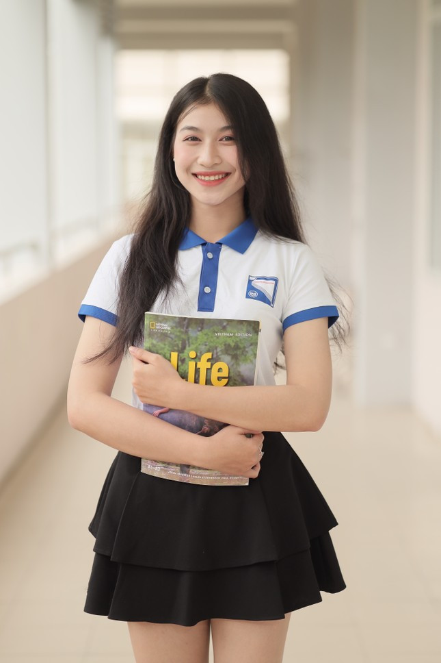 Khi mới vào vòng nhân trắc học, Thanh Xuân có cảm giác lo lắng. Sau khi được các bác sĩ kiểm tra, cô thấy tự tin hơn vì được khen ngợi có nụ cười duyên dáng và làn da mịn màng.