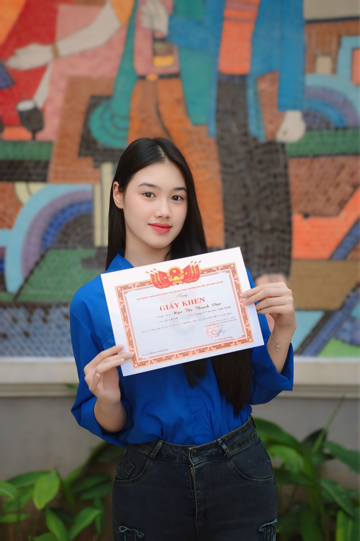 Cô được nhận xét có gương mặt đầy đặn, đường nét hài hòa, làn da trắng, vóc dáng cân đối. Trên ghế nhà trường, Thanh Vân tích cực tham gia nhiều hoạt động đoàn thể.