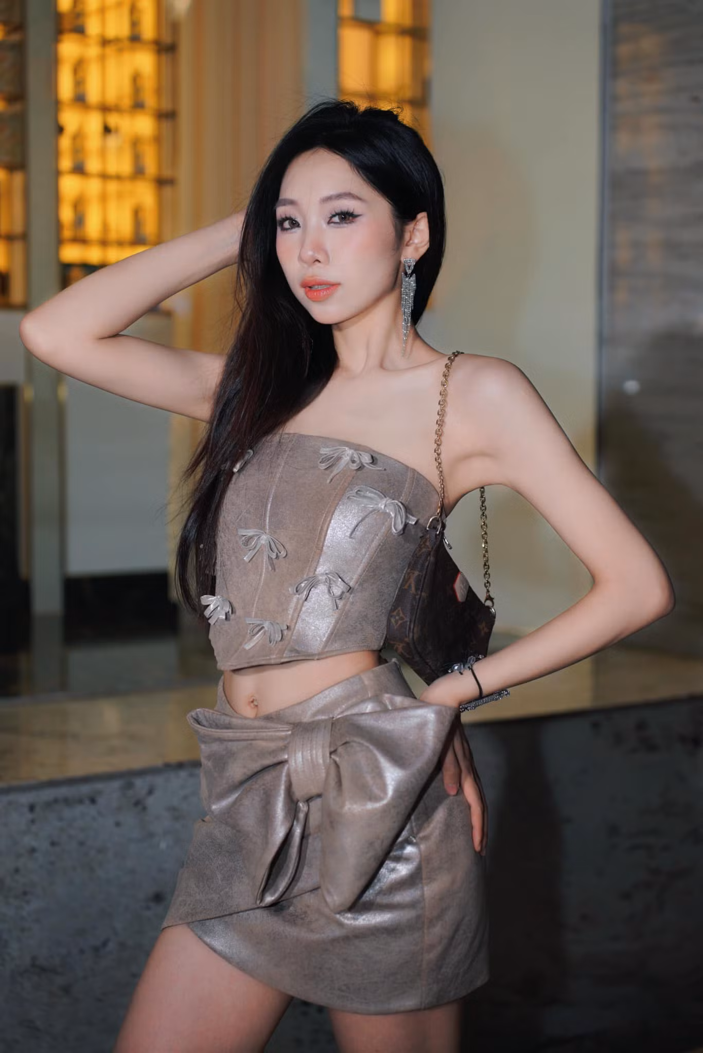 Chia sẻ về lý do theo đuổi hai đại học, Thùy Dương nói: "Đối với tôi, tri thức là vô tận, không có điểm dừng. Chỉ có tri thức mới có thể giúp tôi phát triển và tỏa sáng".
