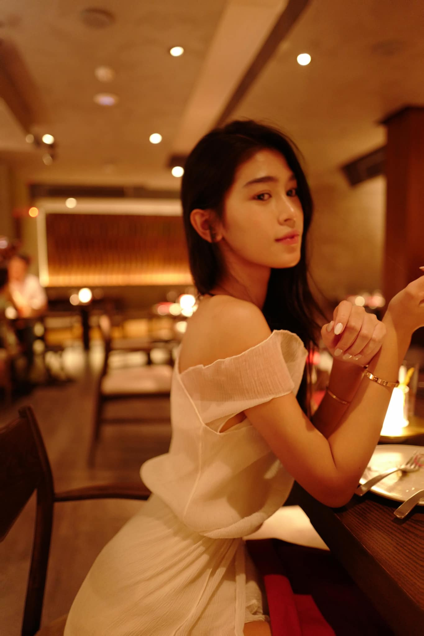 Các trang phục của Thanh Thảo mang phong cách kín đáo, nữ tính.