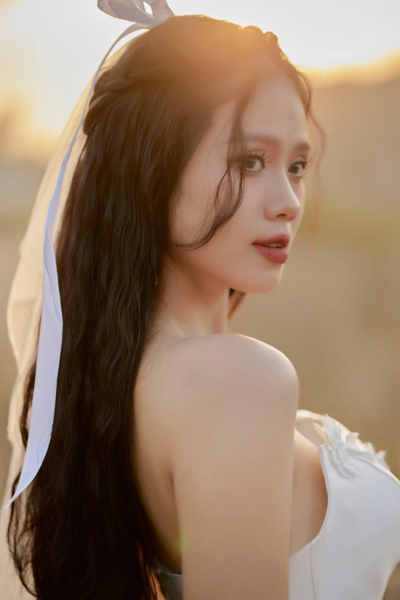 Nhận nhiều lời chê bai về cân nặng khiến Diệu Huyền mất phương hướng. Cô quyết tâm thay đổi bằng cách tập luyện thể dục thể thao, ăn uống theo chế độ để lấy lại vóc dáng.