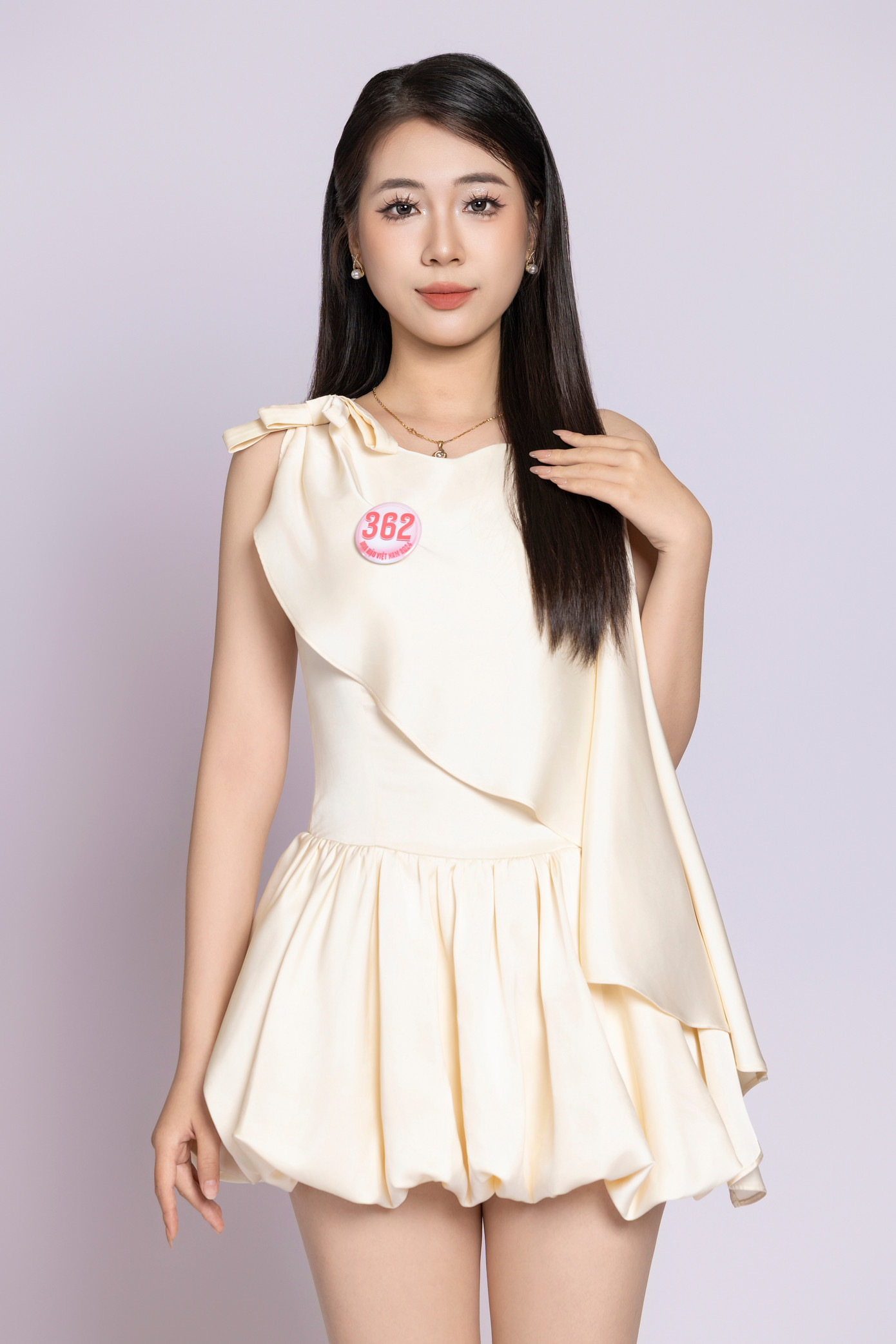 Thí sinh Nguyễn Phương Chi, SBD 362, sinh năm 2005, đến từ Hà Nội, sinh viên Đại học Thương Mại Hà Nội.