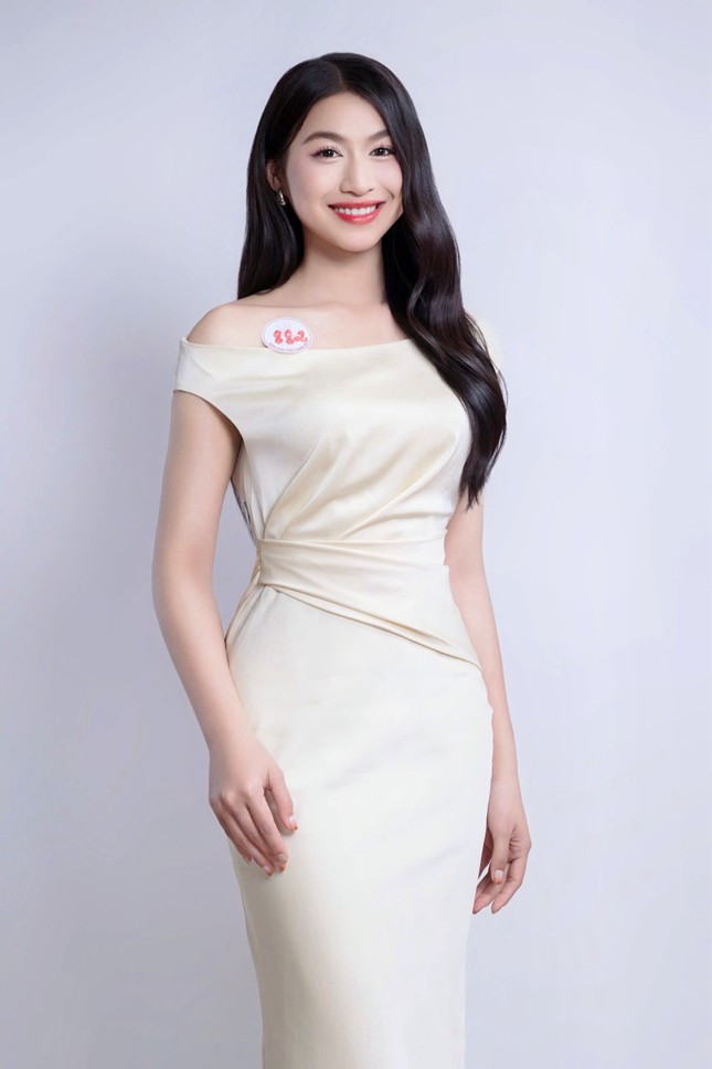 Vòng chung khảo Hoa hậu Việt Nam 2024 có sự góp mặt của nhiều thí sinh đến từ Huế, trong đó có Phạm Thị Thanh Xuân, SBD 882, sinh năm 2005, sinh viên trường Đại học Kinh tế - Đại học Đà Nẵng.