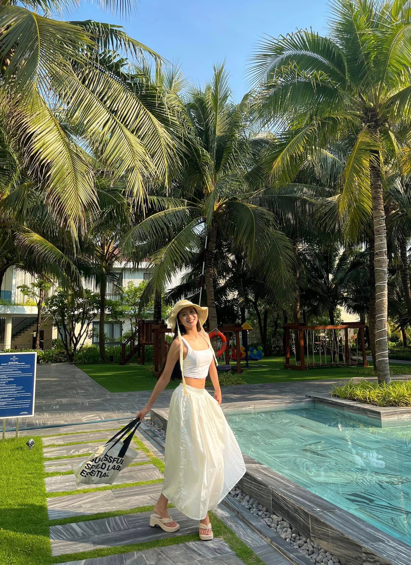 Trúc Linh là cán bộ Đoàn năng nổ ngay từ khi còn là học sinh THPT với chức danh Ủy Viên BCH Đoàn trường THCS &amp; THPT Chu Văn An, giành giải Nhì hoạt động ngoại khóa nâng cao năng lực tiếng Anh cho đoàn viên, thanh niên năm 2020-2021, nhiều năm liền được khen thưởng là Đoàn viên xuất sắc trong công tác Đoàn và phong trào thanh niên…