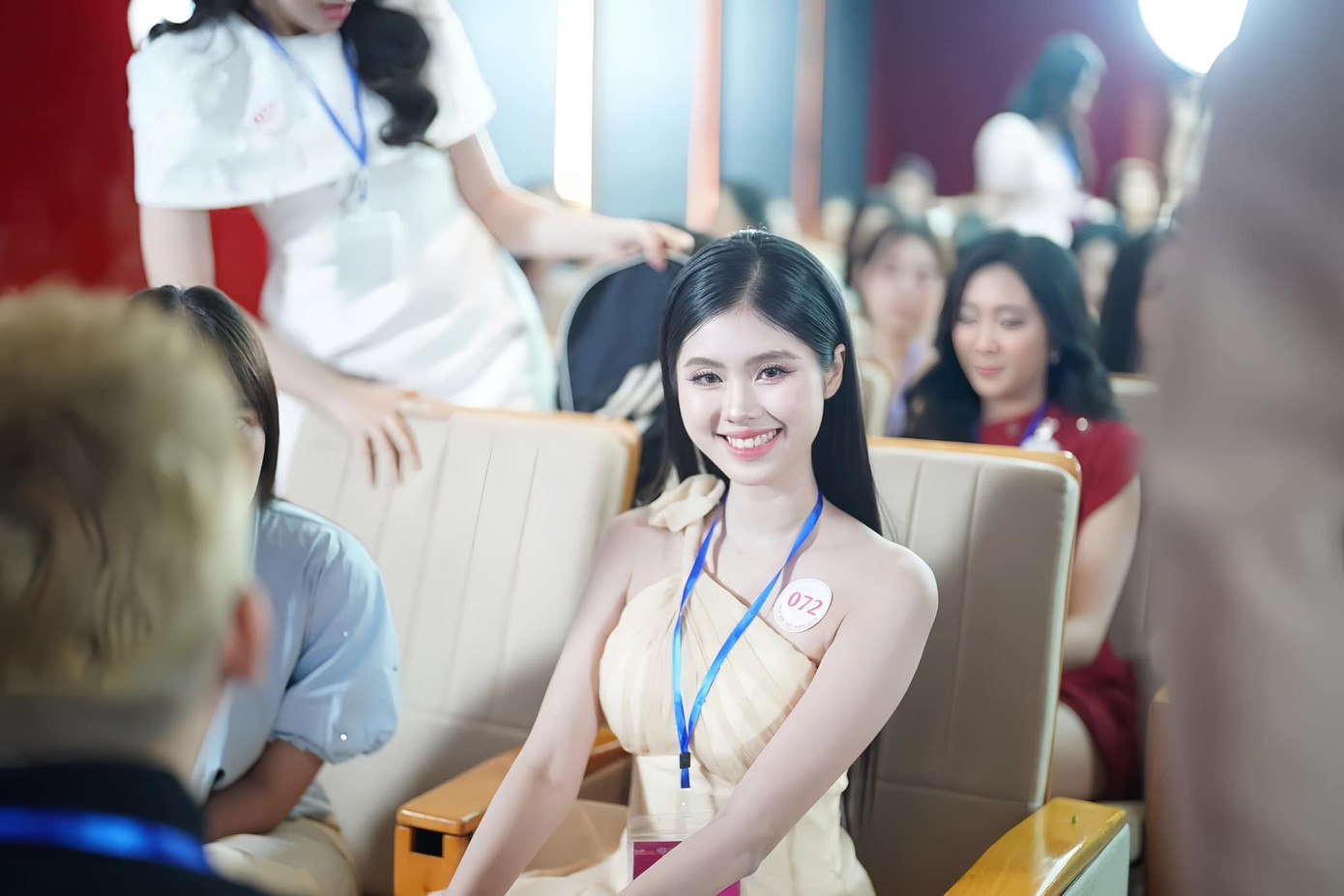 Ở vòng sơ khảo, những hình ảnh của Bảo Hà gây chú ý với khán giả và truyền thông. Cô có nhan sắc ngọt ngào, trong trẻo.