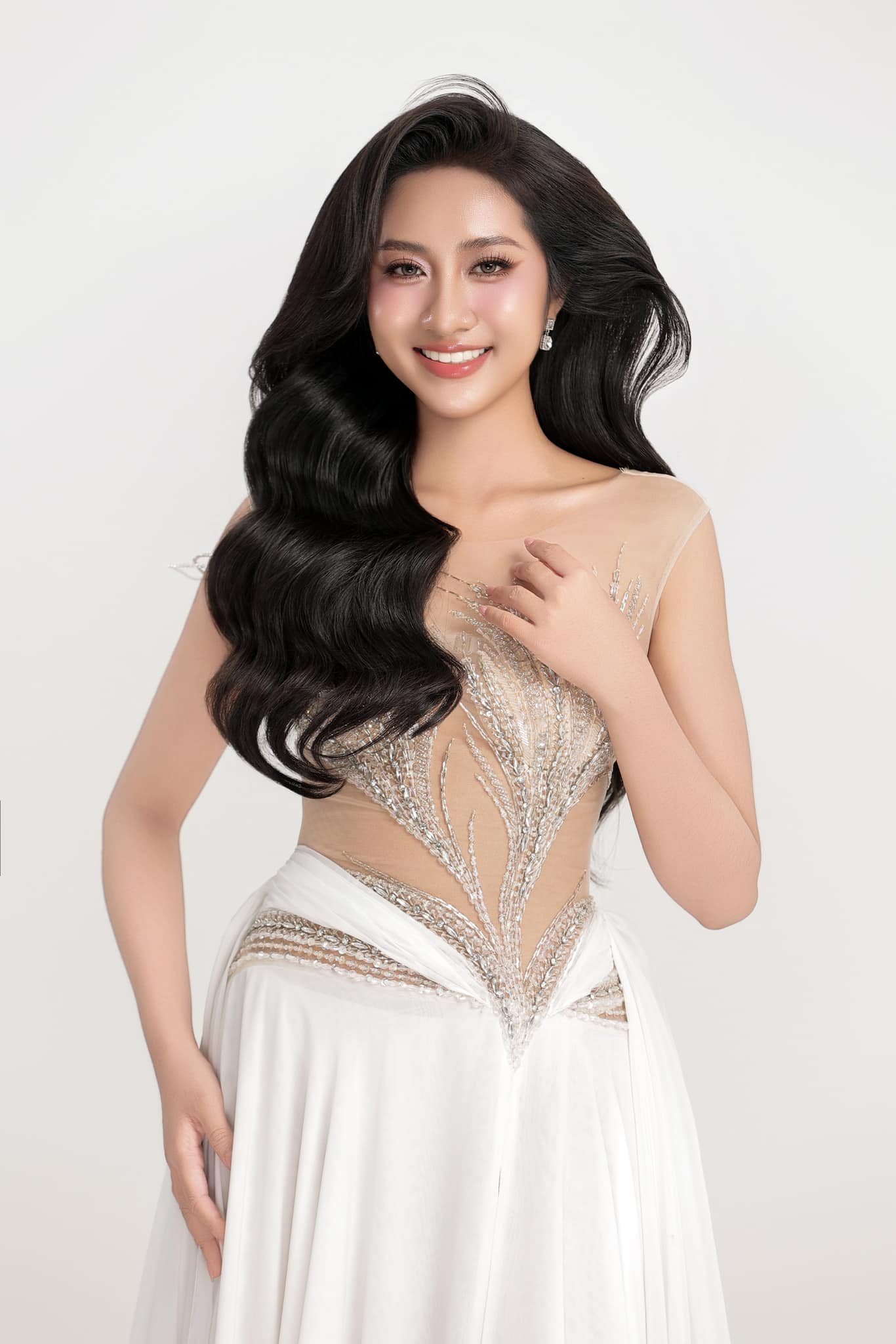 “Khi tham gia bất cứ cuộc thi nào, tôi đặt hết tâm trí và cố gắng đi xa nhất có thể. Dù áp lực, tôi sẽ không ngừng tiến lên”, cô nói.