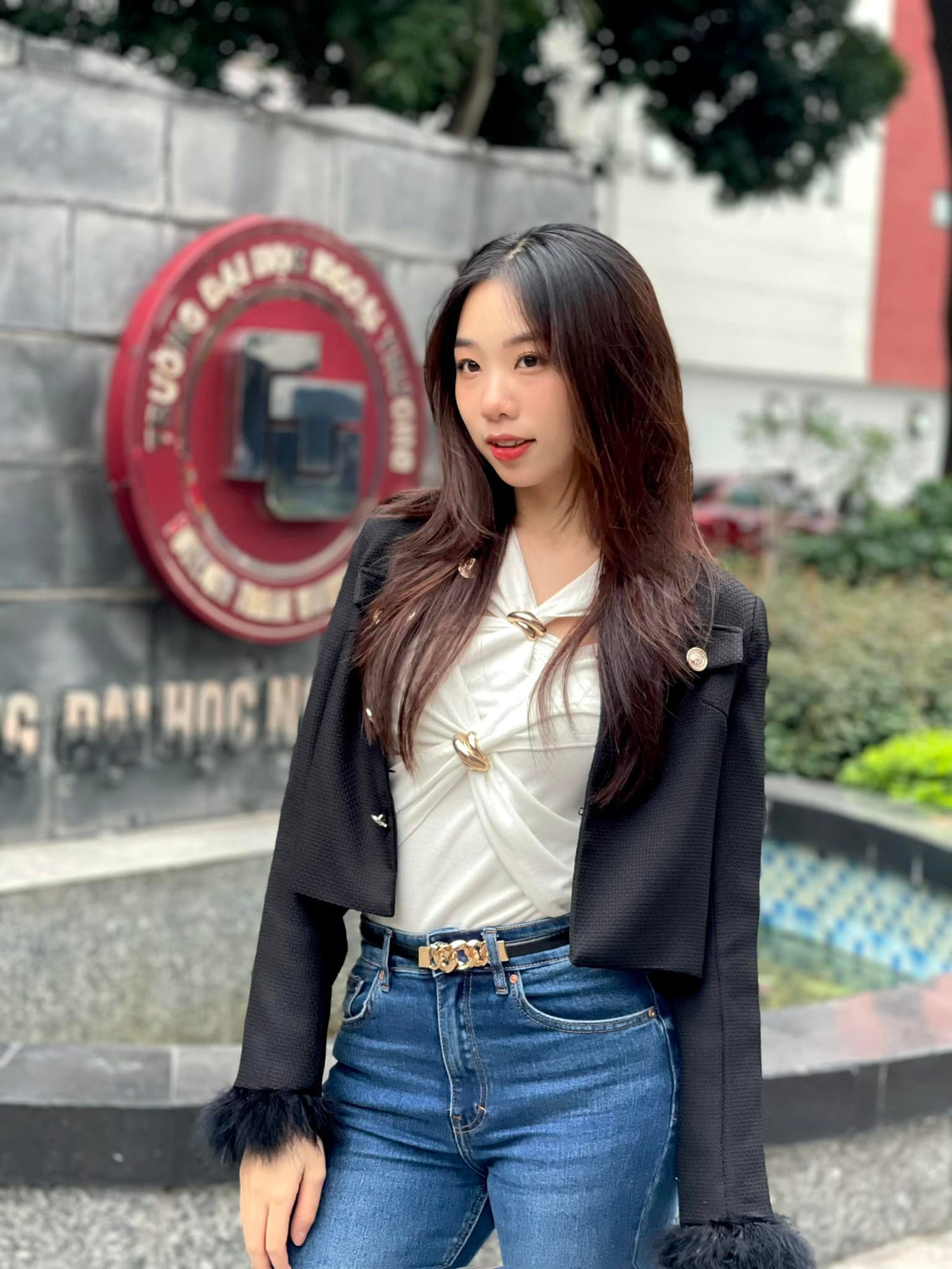 Thùy Dương từng đạt nhiều thành tích như giải Nhất và giải phụ Tài năng ở cuộc thi Học sinh thanh lịch tài năng giỏi giang tại Trường THPT Nguyễn Bỉnh Khiêm, top 12 Duyên dáng Ngoại thương, Top 5 Hoa khôi Tài năng, Top 6 Hoa khôi Thương trường, Hoa khôi có màn trình diễn trang phục ấn tượng nhất…