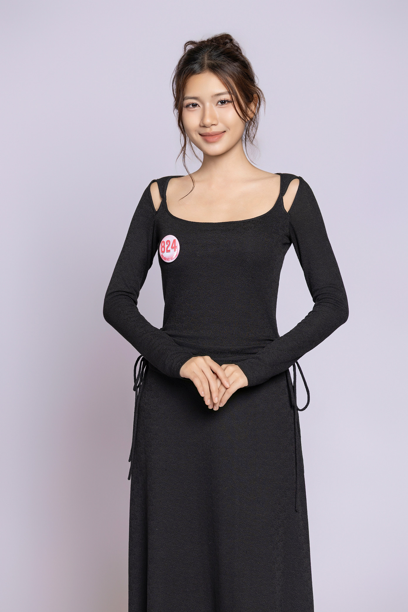 Thí sinh Nguyễn Ngọc Anh, SBD 824, sinh năm 2006, đến từ Hải Phòng, sinh viên Đại học Kinh tế - Đại học Quốc gia Hà Nội.