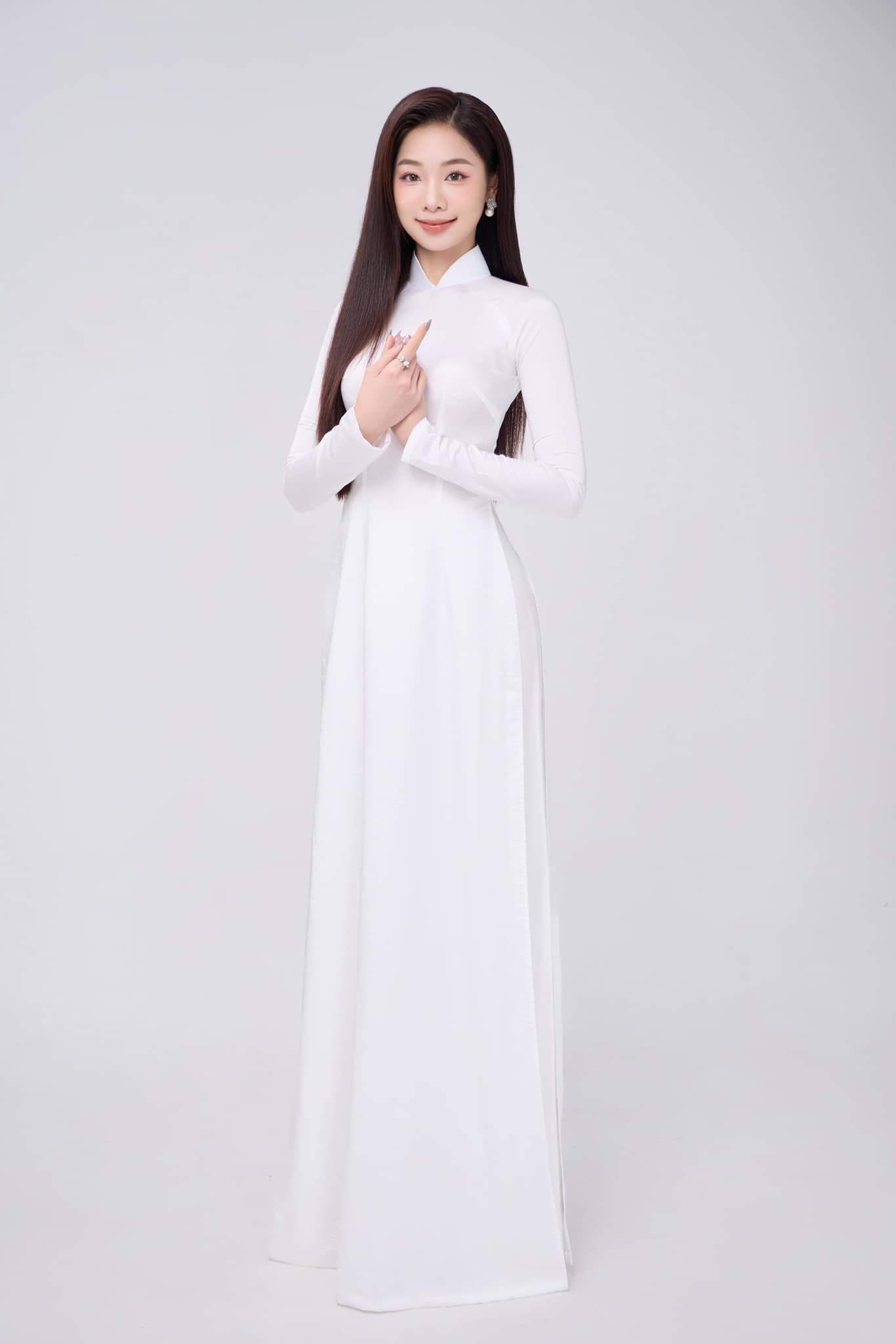 Phạm Thùy Dương đang theo học chuyên ngành Quản trị khách sạn quốc tế - Đại học Ngoại thương, đồng thời học song song ngành Luật Kinh tế của Đại Học Kinh tế Quốc dân (hệ Elearning). Đây là hai ngôi trường hàng đầu hiện nay.