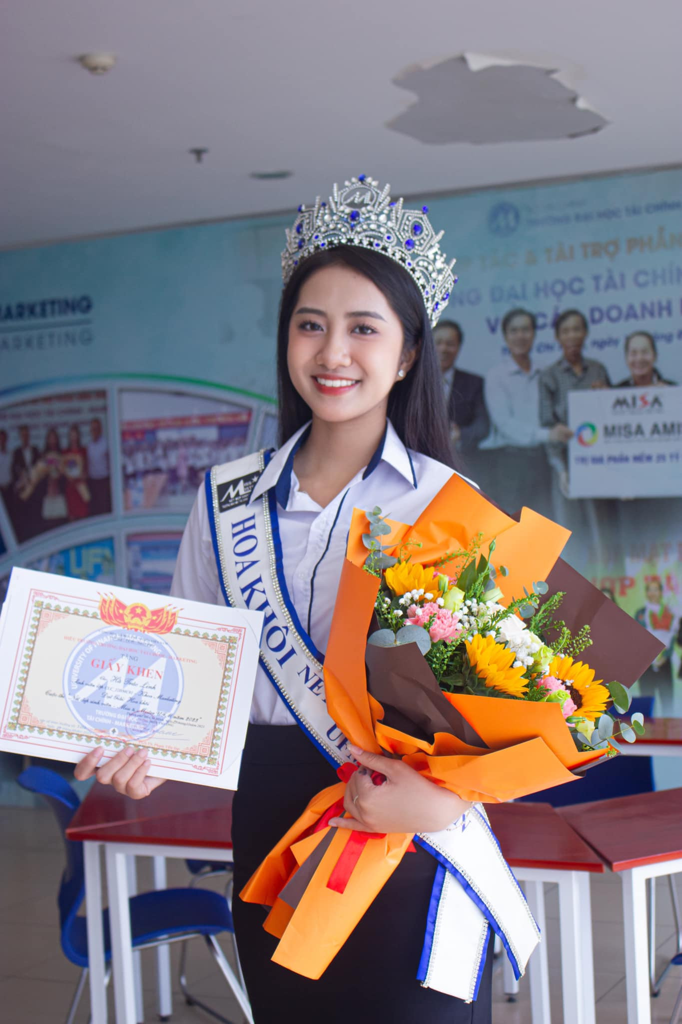 Trước đó tại ngày hội tuyển sinh Hoa hậu Việt Nam 2024 ở TPHCM, Hà Trúc Linh gây ấn tượng với vẻ ngoài cá tính, làn da nâu khỏe mạnh. Trúc Linh cho biết cuộc thi Hoa hậu Việt Nam là cơ hội tốt để cô phát triển bản thân, đồng thời cô tự hào khi được là thí sinh của Hoa hậu Việt Nam 2024 - cuộc thi nhan sắc lâu đời và uy tín bậc nhất.