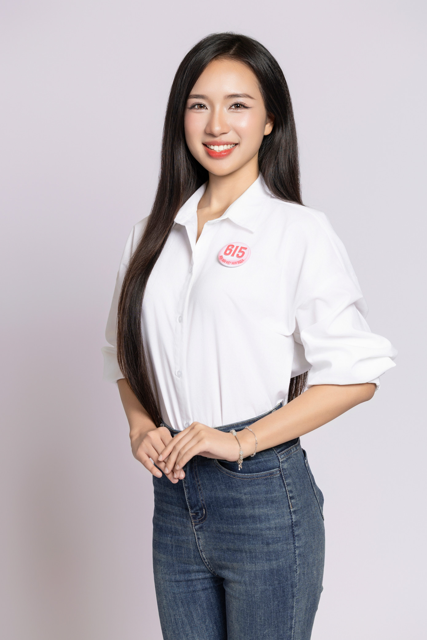 Thí sinh Hà Thị Giang Thanh, SBD 615, sinh năm 2002, đến từ Hạ Long, người mẫu tự do, tốt nghiệp Đại học Văn hóa Hà Nội.