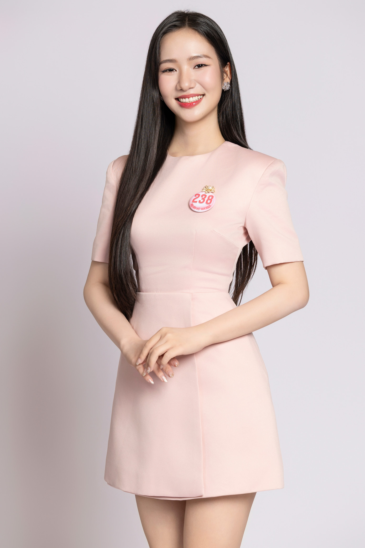 Thí sinh Nguyễn Phương Nhi, SBD 238, sinh năm 2003, đến từ Huế, sinh viên trường Đại học Kinh tế - Đại học Đà Nẵng.