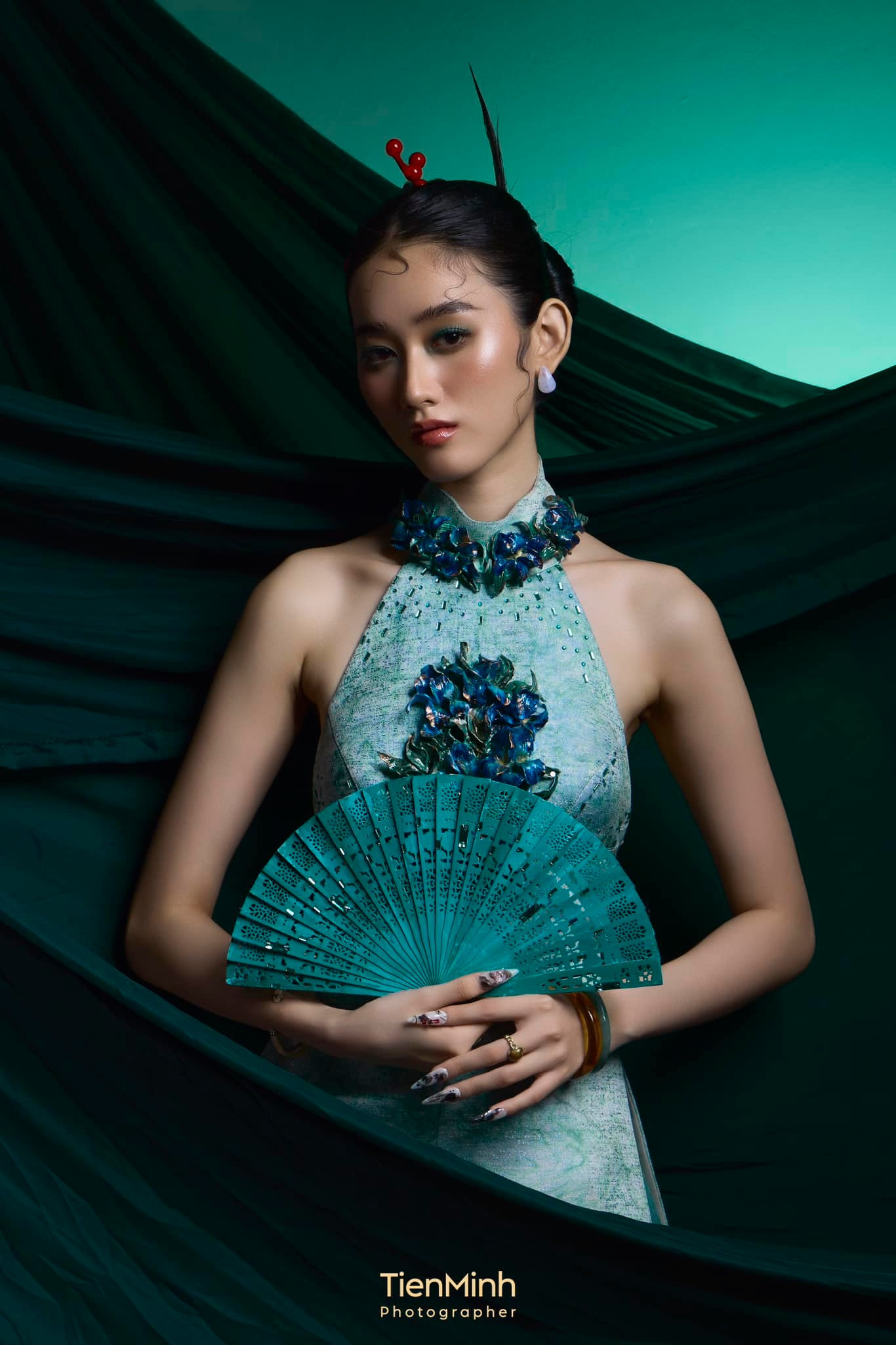 "Chính vì nhận thấy bản thân còn nhiều thiếu sót nên tôi quyết định tham gia cuộc thi lần này để được va chạm nhiều hơn trong cuộc sống và có cơ hội học hỏi, trải nghiệm", cô nói.