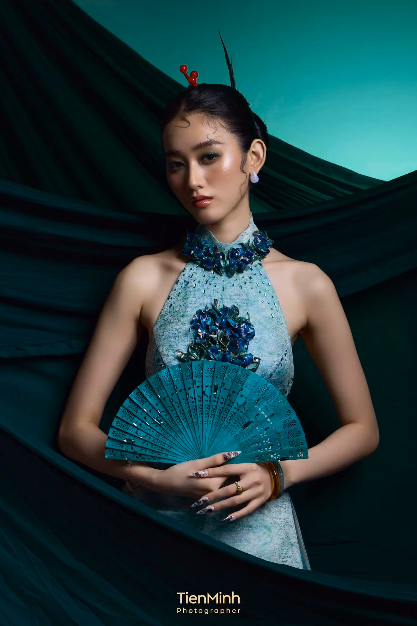 "Chính vì nhận thấy bản thân còn nhiều thiếu sót nên tôi quyết định tham gia cuộc thi lần này để được va chạm nhiều hơn trong cuộc sống và có cơ hội học hỏi, trải nghiệm", cô nói.