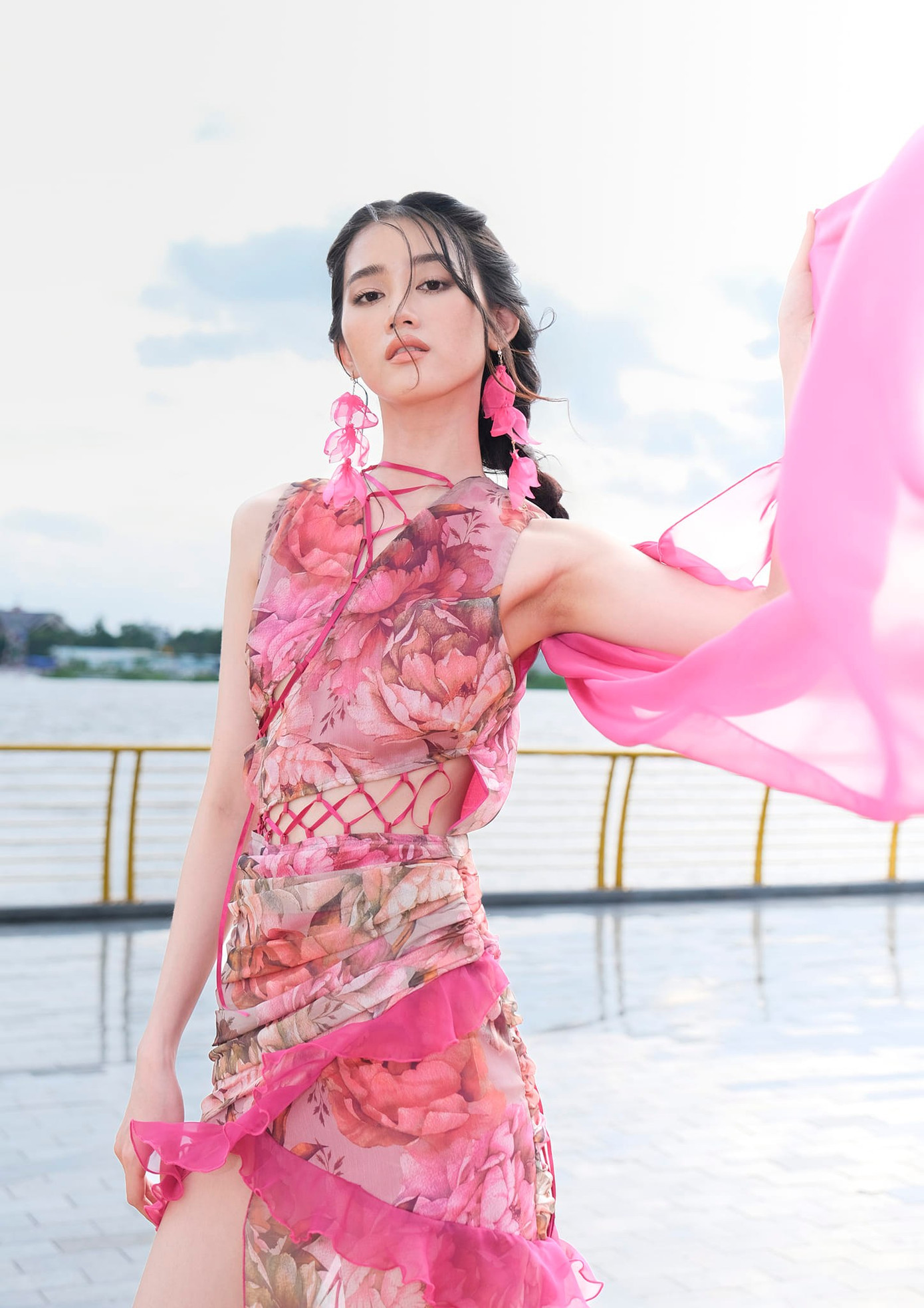 Chia sẻ về lý do theo học chuyên ngành Công nghệ Dệt may - Thời trang, Hải Yến cho biết cô muốn trang bị những kiến thức thẩm mỹ phù hợp với xu thế hội nhập thế giới để phát triển tư duy độc lập, kích thích năng lực sáng tạo, nghiên cứu.