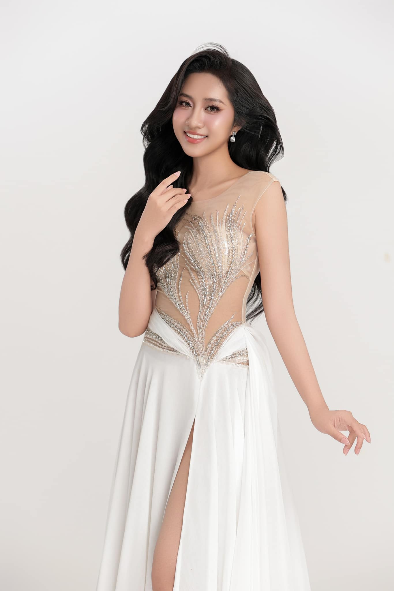 “Khi tham gia bất cứ cuộc thi nào, tôi đặt hết tâm trí và cố gắng đi xa nhất có thể. Dù áp lực, tôi sẽ không ngừng tiến lên”, cô nói.