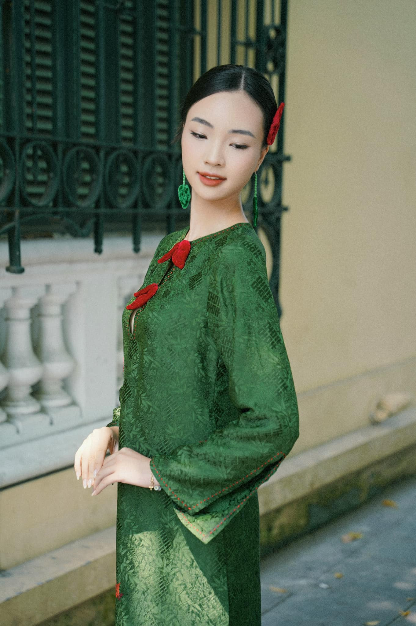 Chia sẻ về mục tiêu đến với cuộc thi Hoa hậu Việt Nam 2024, Hồng Duyên nói: "Mỗi người đến với cuộc thi đều có mục tiêu và chắc ai cũng mong chạm tới vương miện. Với tôi, khi đến cuộc thi năm nay, tôi muốn lan tỏa thông điệp ngăn chặn nạn phá thai. Ở giới trẻ Việt Nam hiện nay, tỷ lệ phá thai đang rất cao, và tôi muốn góp phần ngăn chặn điều đó".