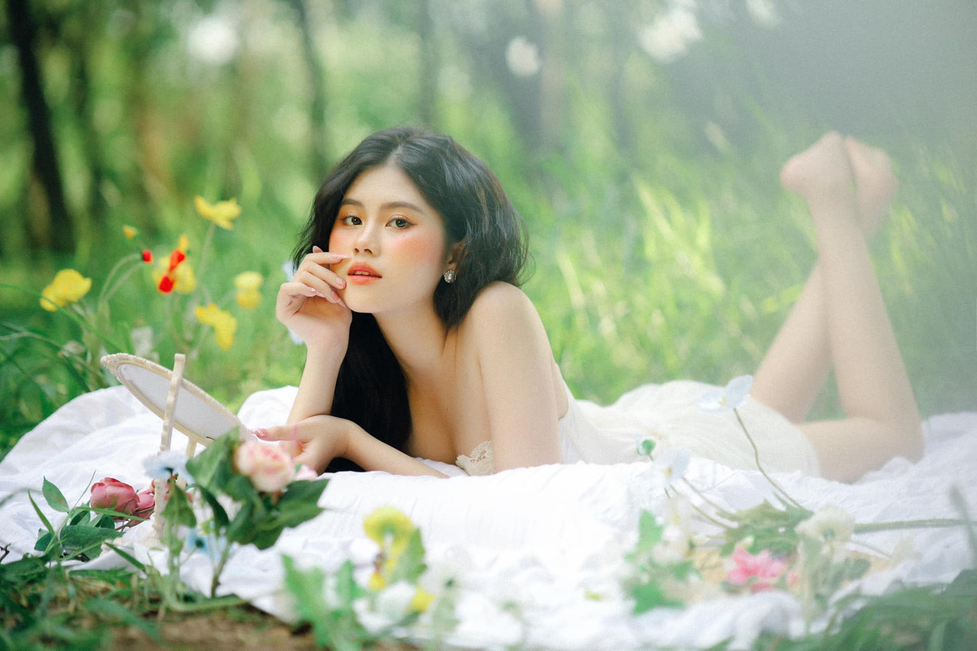 Công việc làm mẫu giúp cô quen với việc trình diễn trước ống kính, tạo nên sự tự tin và thoải mái trên sân khấu. "Tôi cũng học được cách xử lý áp lực trong môi trường chuyên nghiệp. Từ đó, duy trì tinh thần lạc quan cũng như tự chủ trong mọi tình huống", cô nói.