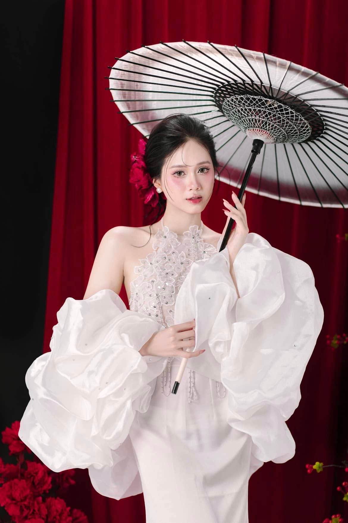 Diệu Huyền là sinh viên Đại học Công nghệ Thông tin và Truyền thông Việt - Hàn, Đại học Đà Nẵng. Chuẩn bị cho sơ khảo, Diệu Huyền dậy từ 4h sáng, make-up và có mặt khá sớm tại địa điểm thi.