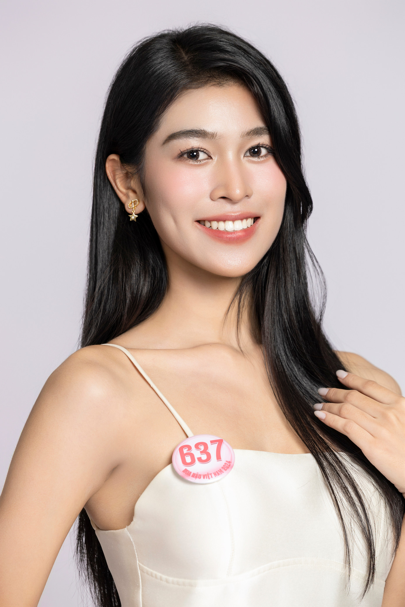 Thí sinh Nguyễn Thanh Thảo, SBD 637, sinh năm 2006, đến từ Hà Nội, sinh viên Học viện Ngoại giao Hà Nội.