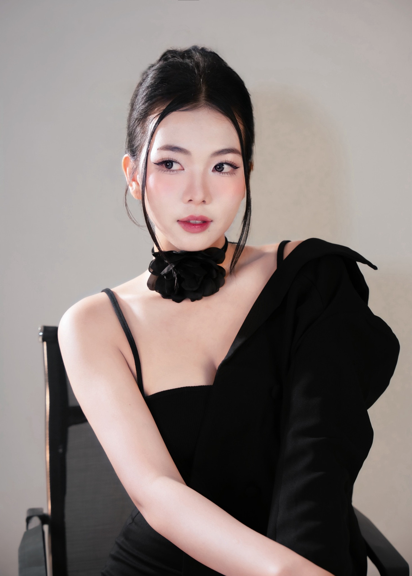 Ngọc Ánh nói cô chăm chỉ tập thể dục, ăn uống khoa học để giữ vóc dáng. Người đẹp cho biết cô từng nặng 68 kg, hiện tại còn 60 kg.