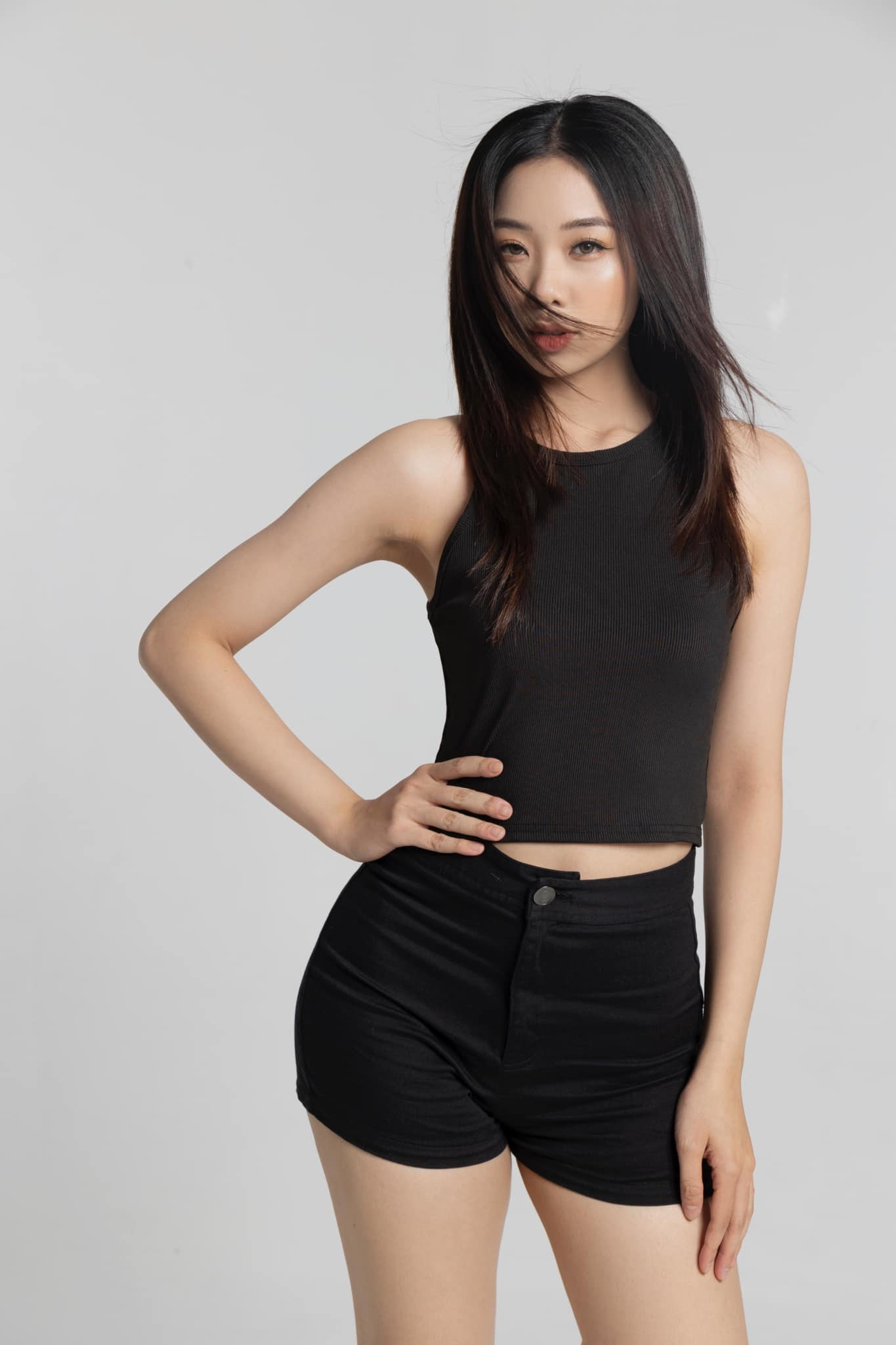 Thùy Dương có năng khiếu về múa. Cô được gia đình ủng hộ theo đuổi con đường nghệ thuật từ khi còn nhỏ. Tuy nhiên, khi học lên cấp hai, Thùy Dương tạm gác lại đam mê để tập trung cho việc học.