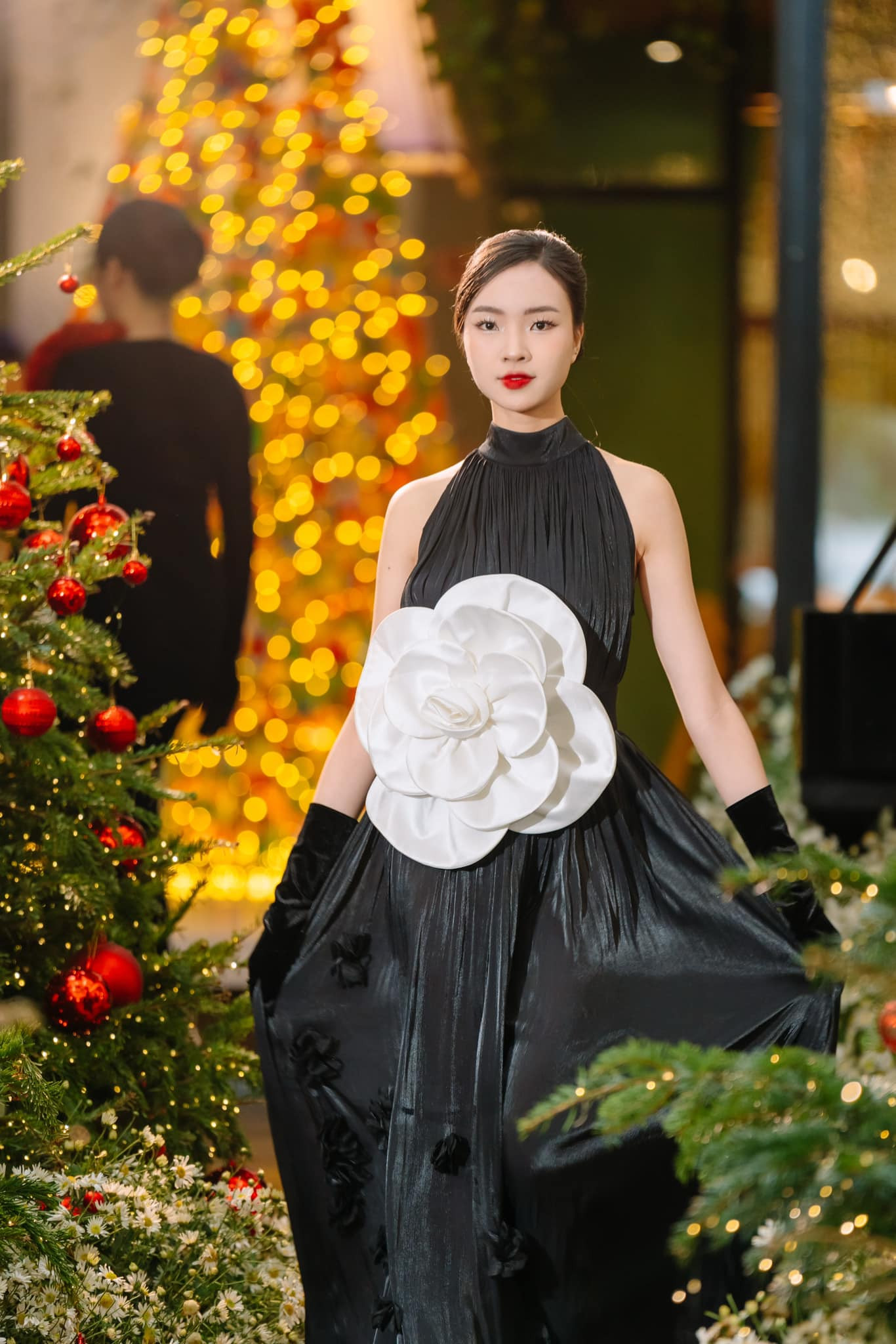 Người đẹp sinh năm 2004 trình diễn tại nhiều sự kiện thời trang ở Hà Nội. Công việc này cho cô các kỹ năng về trình diễn, catwalk, biểu cảm trước ống kính.