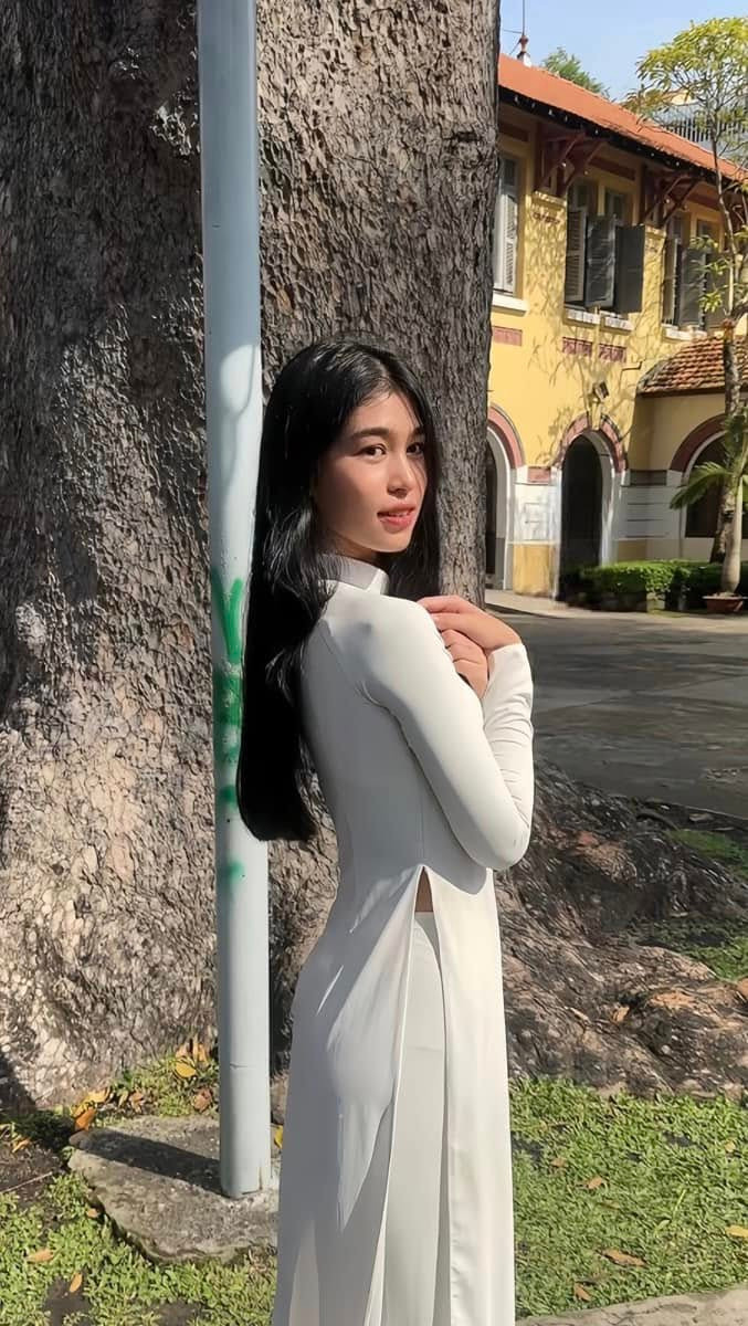 Thanh Thảo hiếm khi trang điểm đậm trong đời thường. Mặt mộc của cô được khen thanh tú.